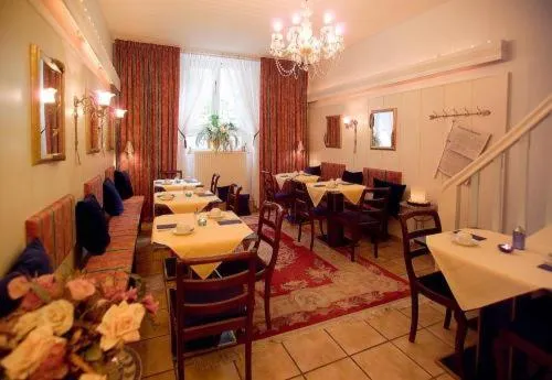 Restaurant/places to eat in Hotelgarni Frankfurt