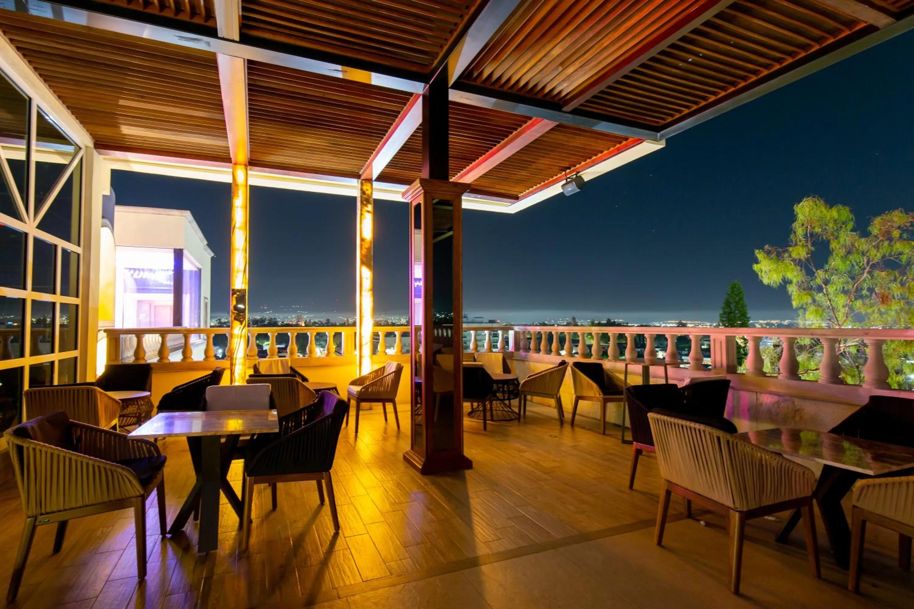 Lounge or bar in HOTEL & SPA MANSION SOLIS by HOTSSON