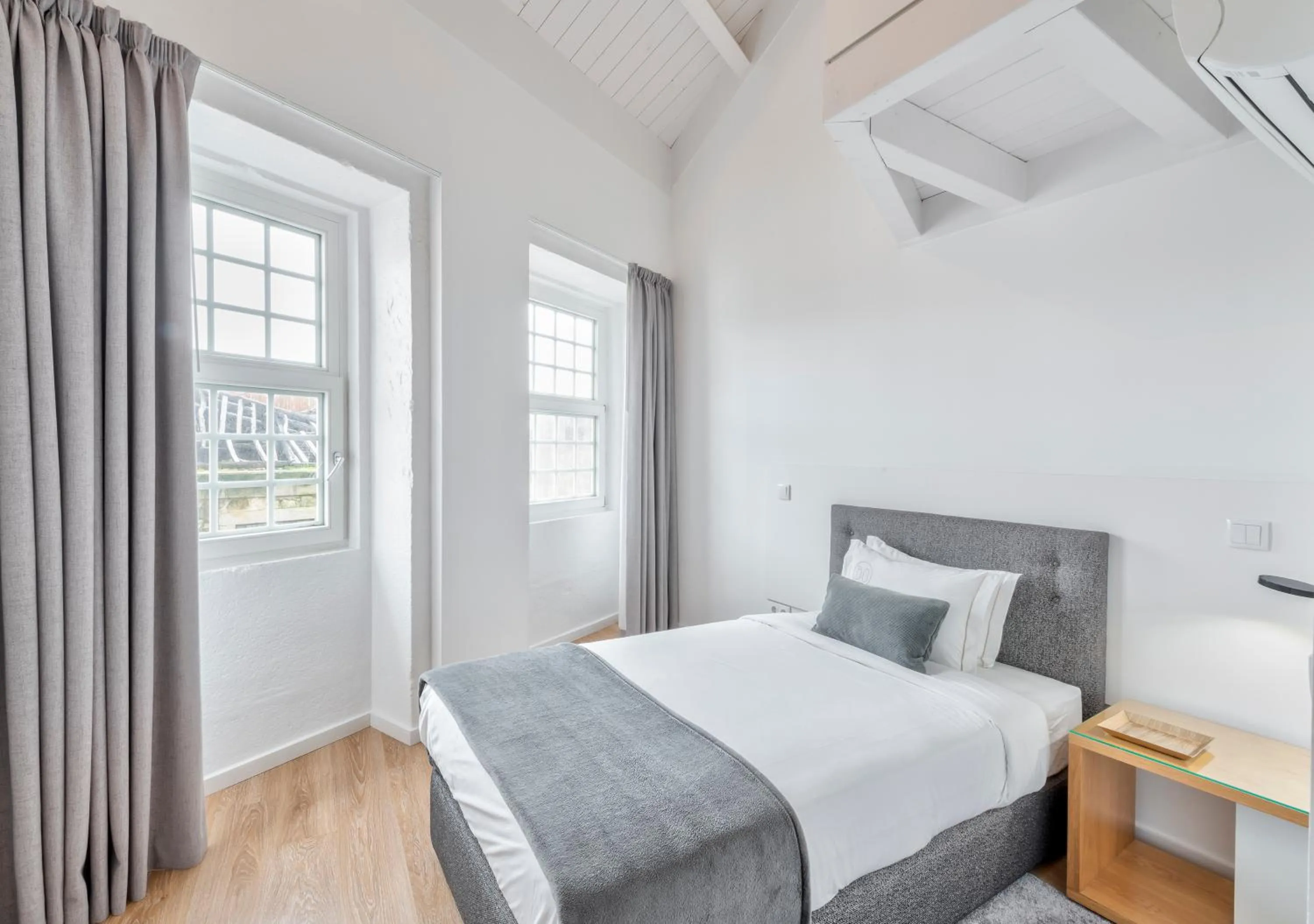 Bedroom, Bed in Oporto Comfort Dom Hugo - Historic Apartments