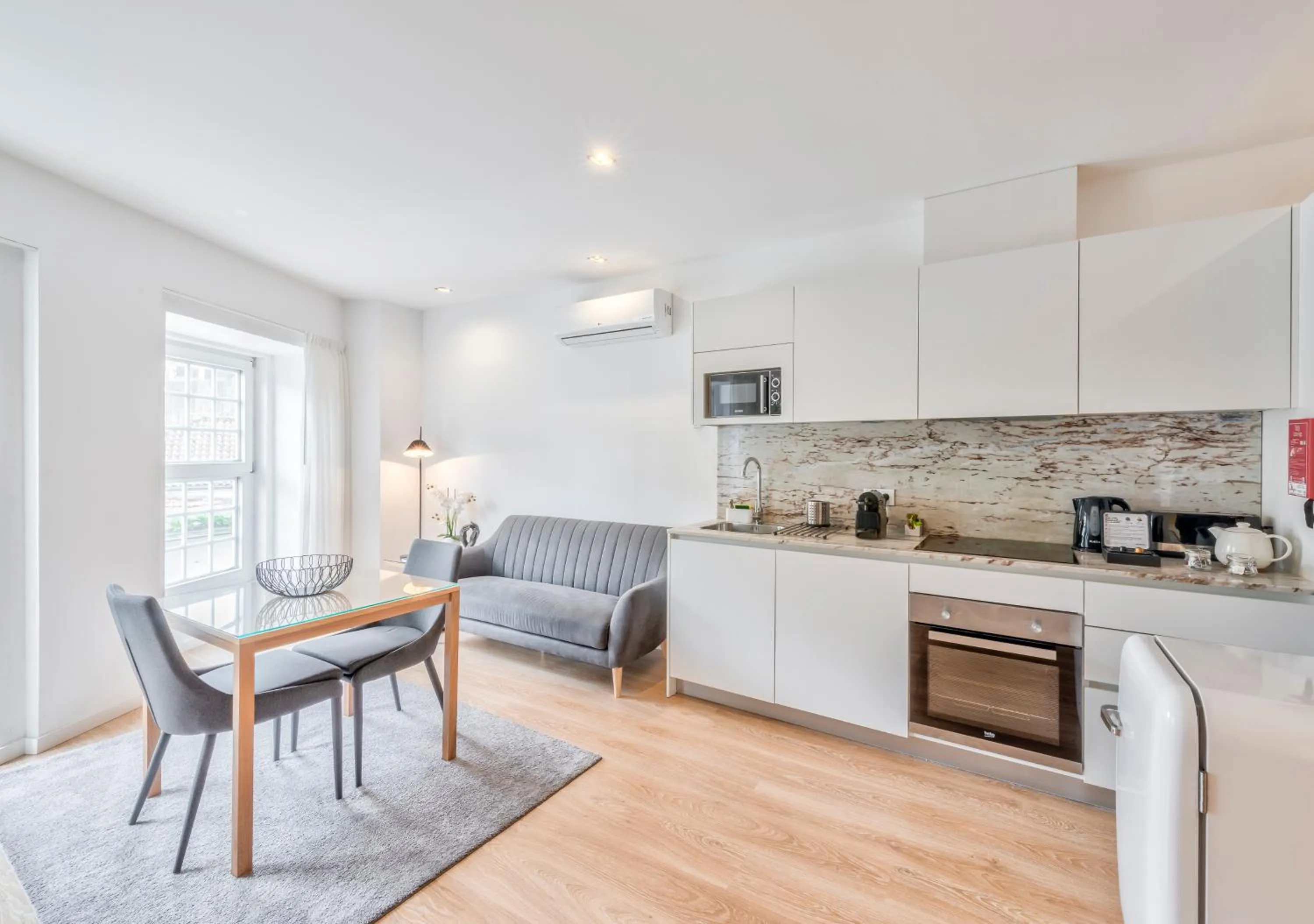 Kitchen or kitchenette in Oporto Comfort Dom Hugo - Historic Apartments