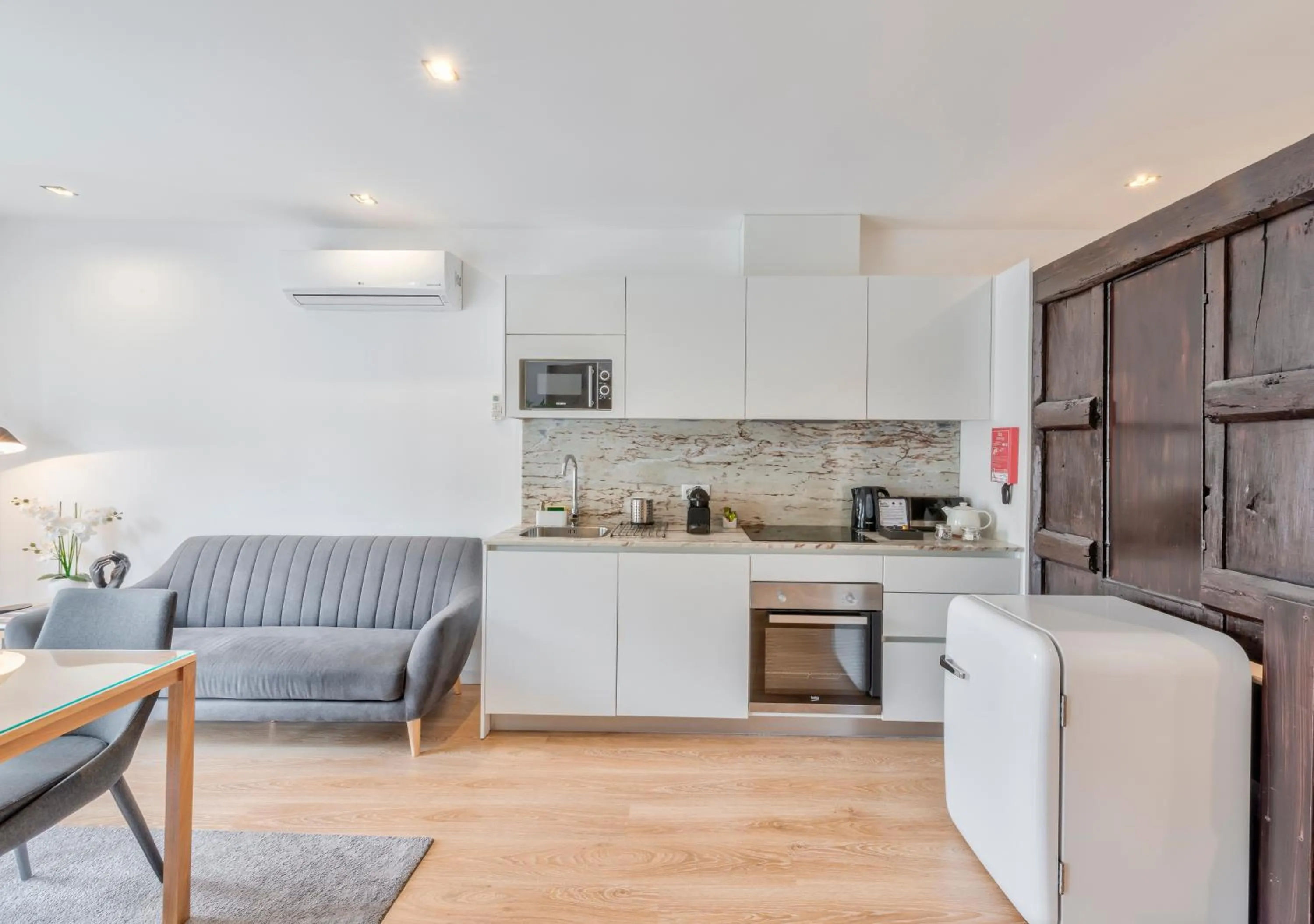 Kitchen or kitchenette in Oporto Comfort Dom Hugo - Historic Apartments