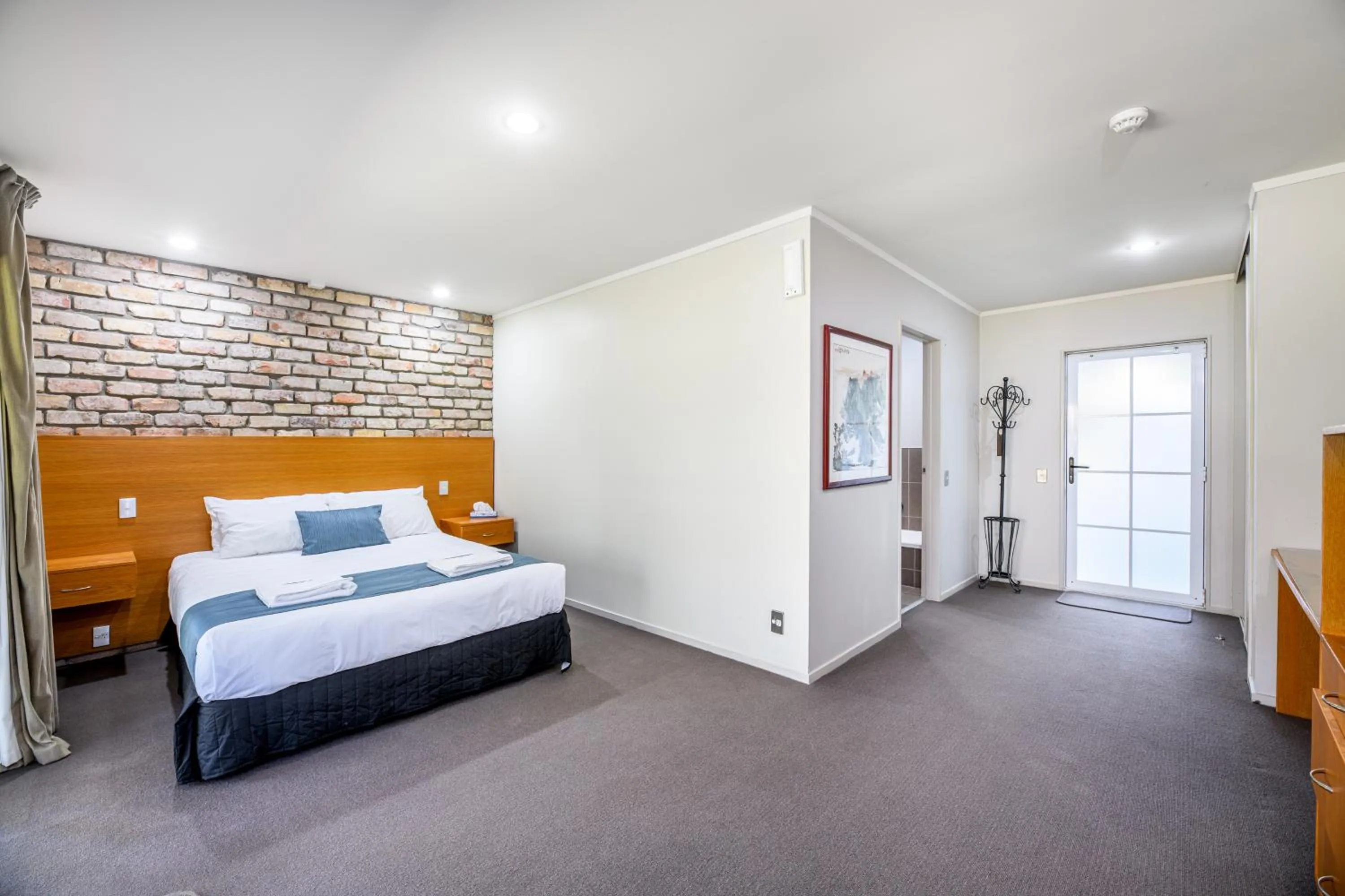 Photo of the whole room, Bed in Northridge Golf Resort