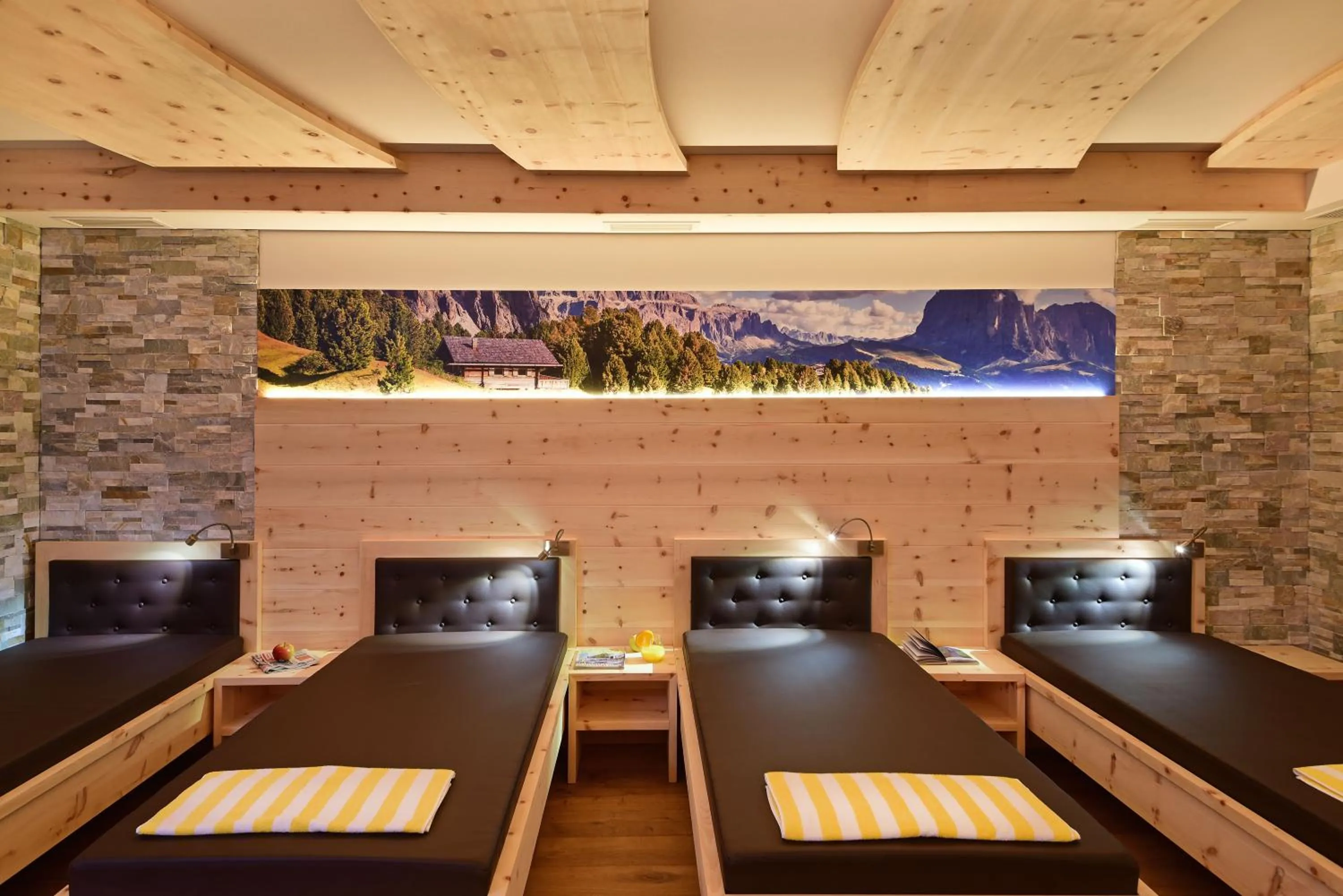 Communal lounge/ TV room in MONTARA living mountain air