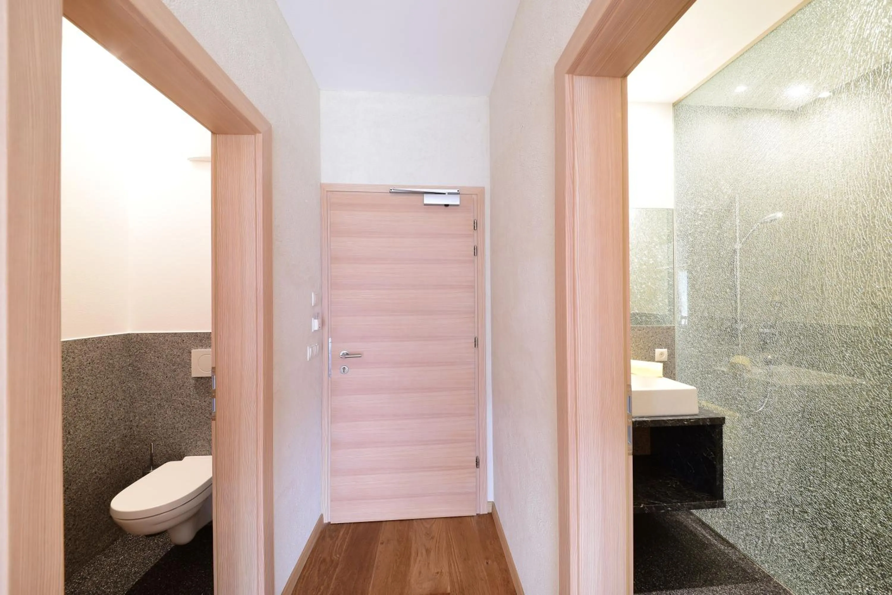 Shower in MONTARA living mountain air