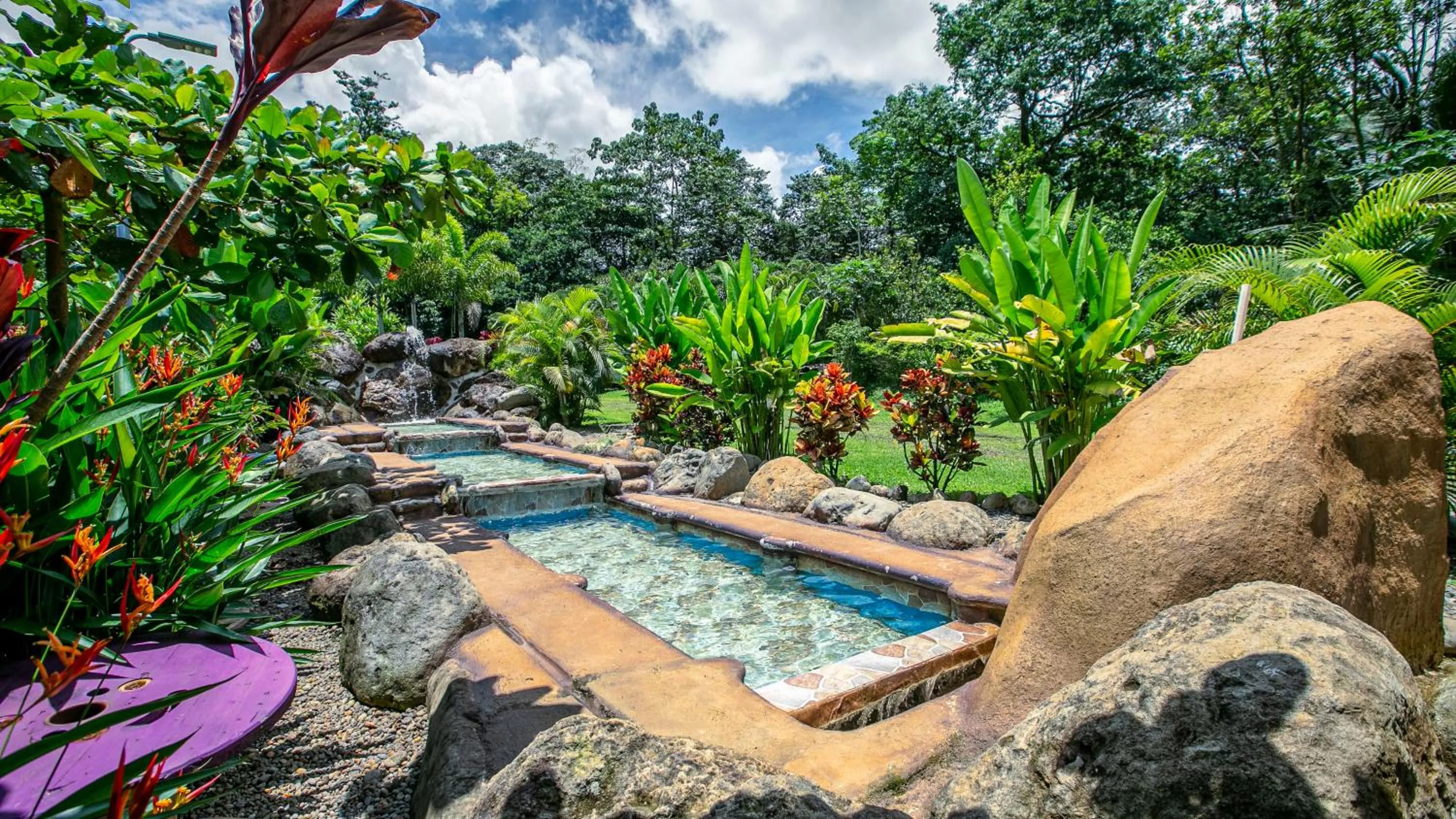 Swimming pool in Cabañas Río Escondido en La Fortuna