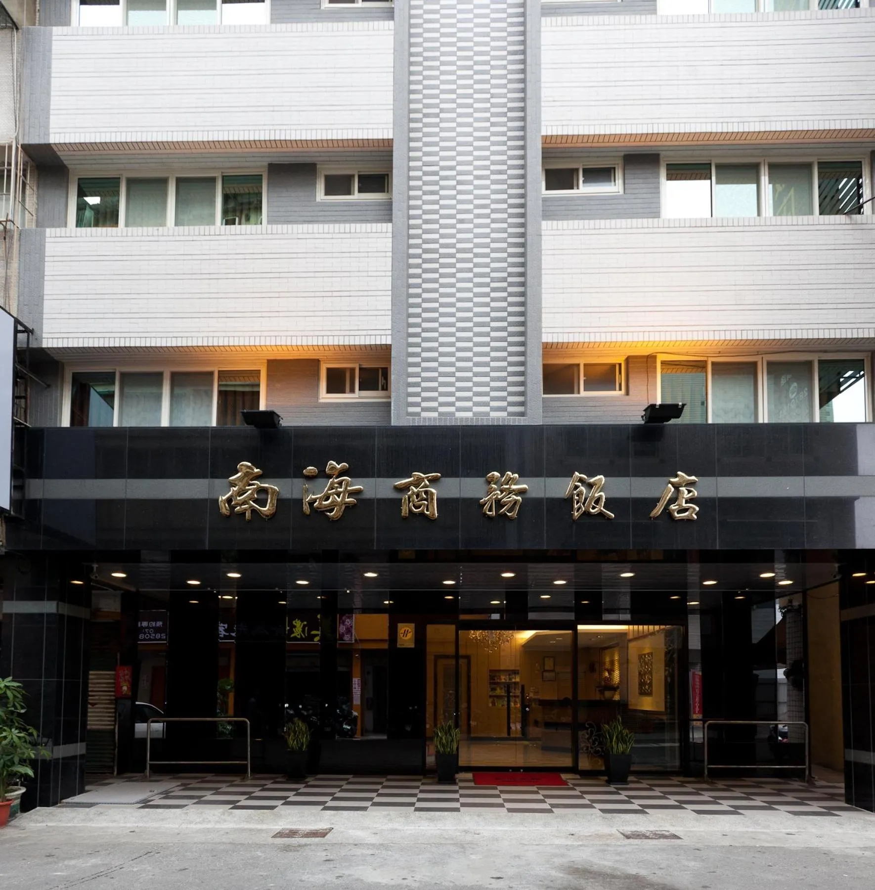 Facade/entrance in Hotel South Sea