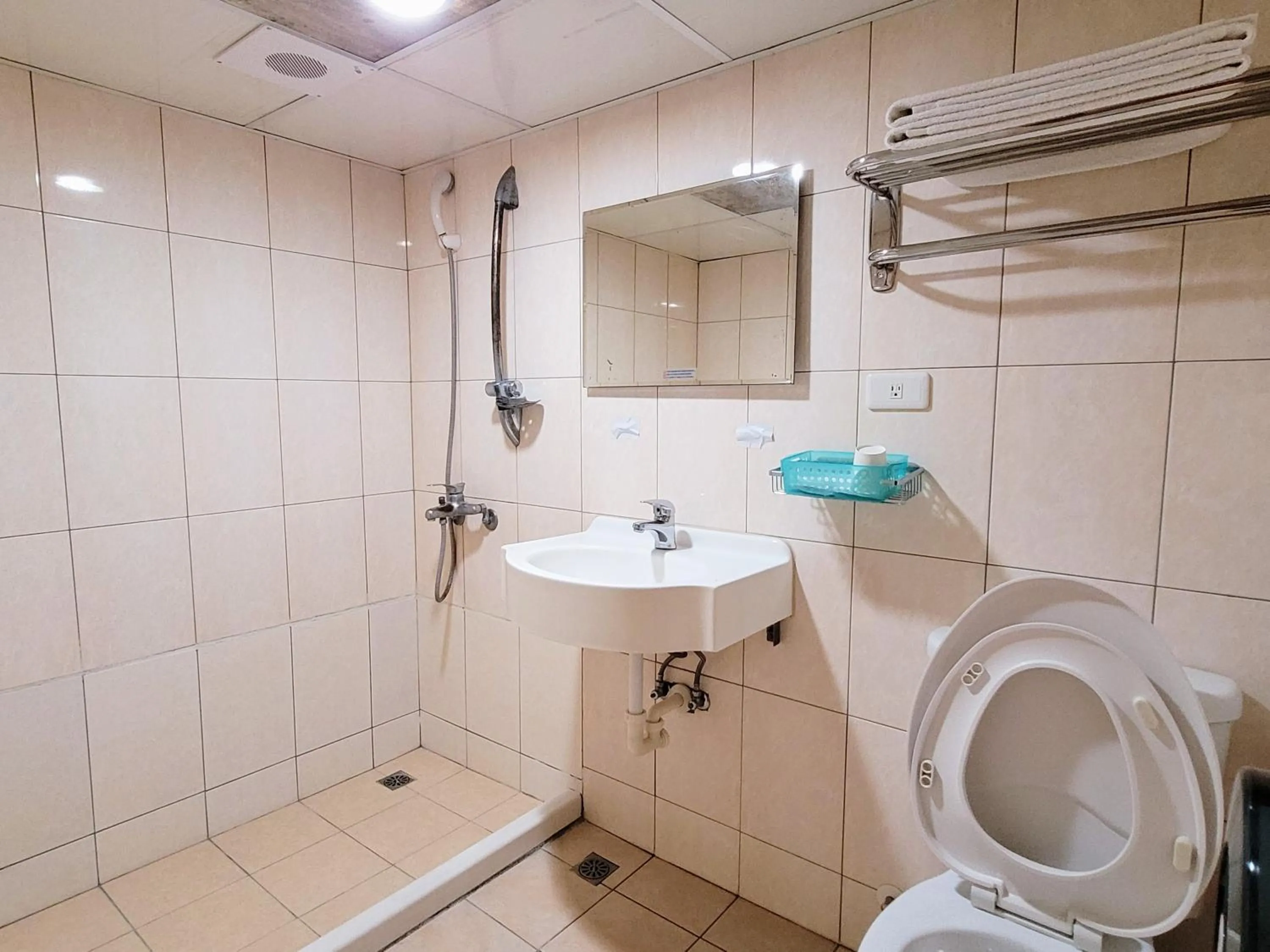 Shower in Hotel South Sea