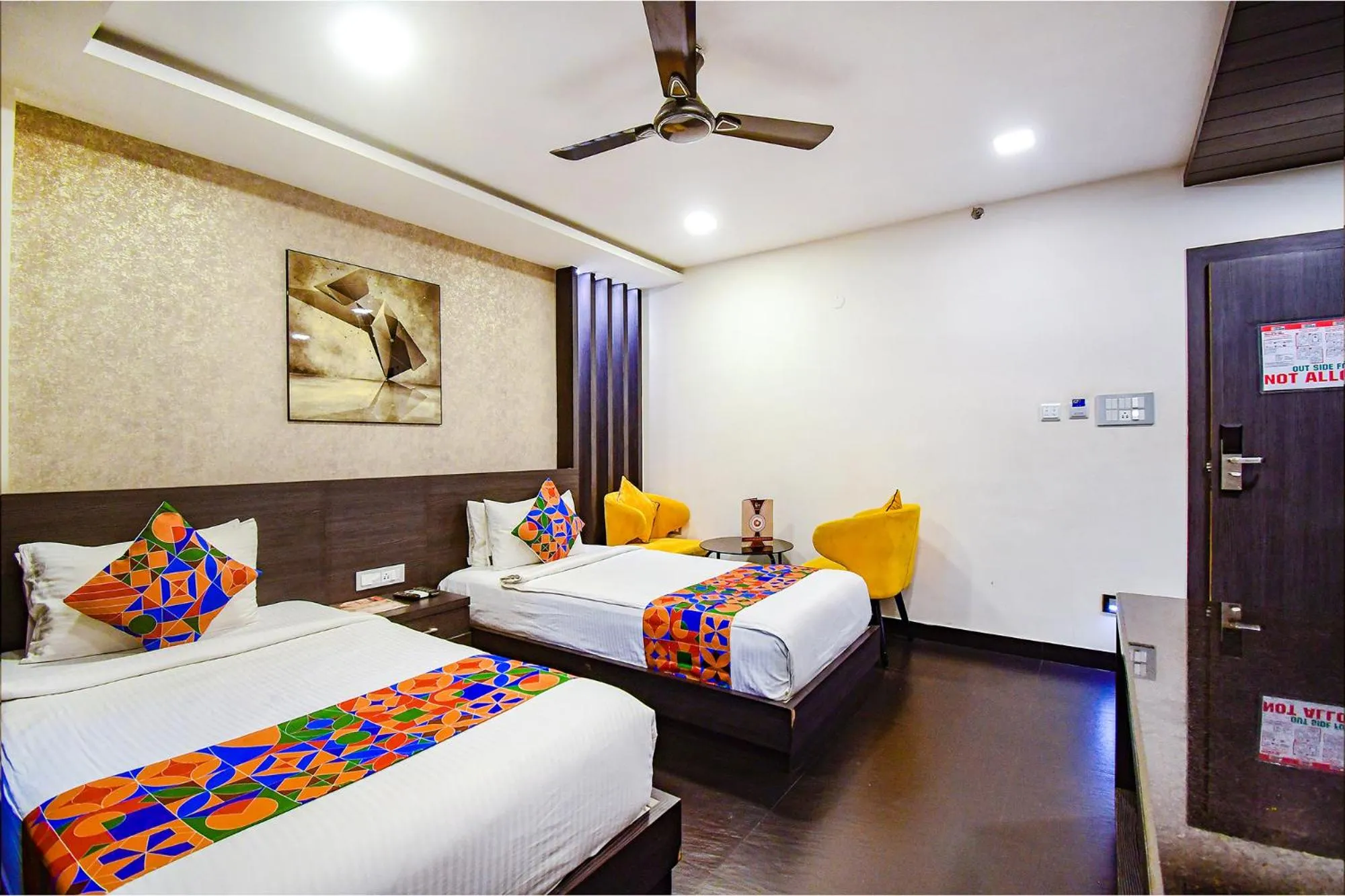 Photo of the whole room, Bed in FabHotel Prime Kzar Corporate Budget Stay Near Park Street