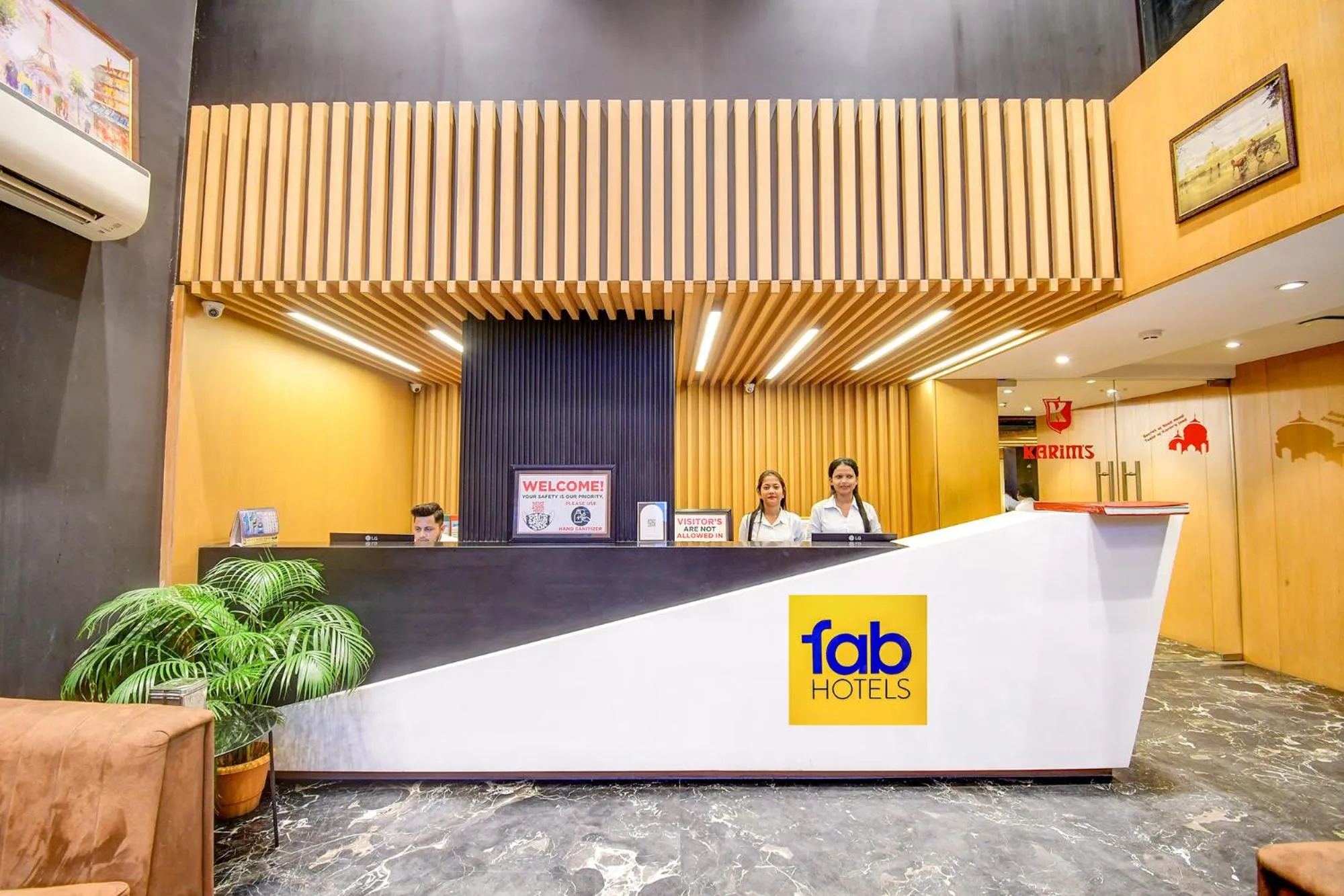 Lobby or reception in FabHotel Prime Kzar Corporate Budget Stay Near Park Street