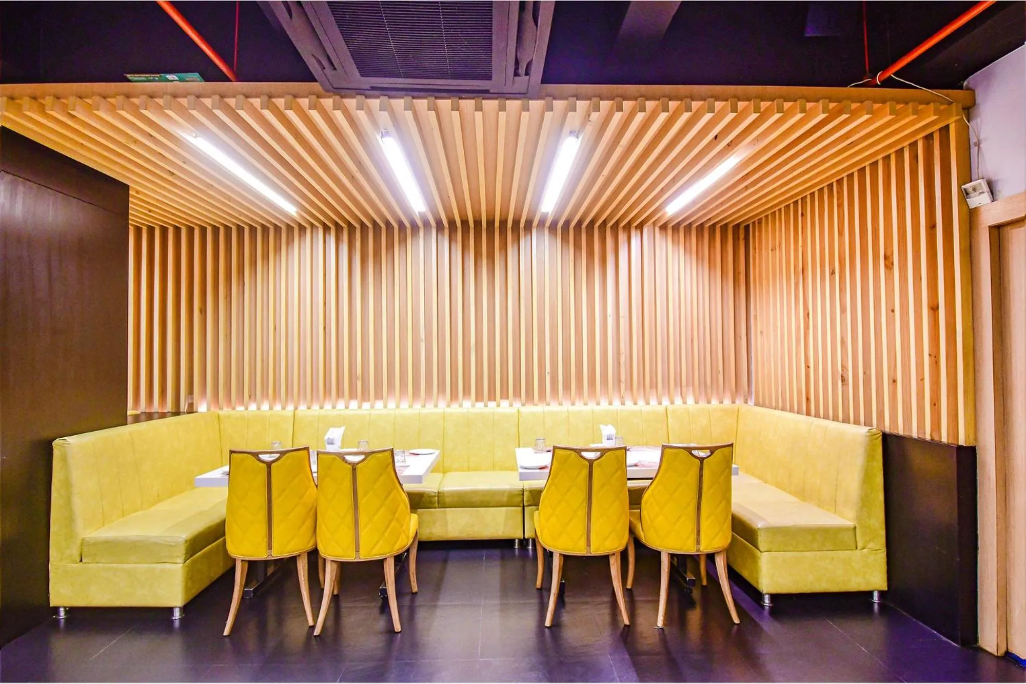 Restaurant/places to eat in FabHotel Prime Kzar Corporate Budget Stay Near Park Street