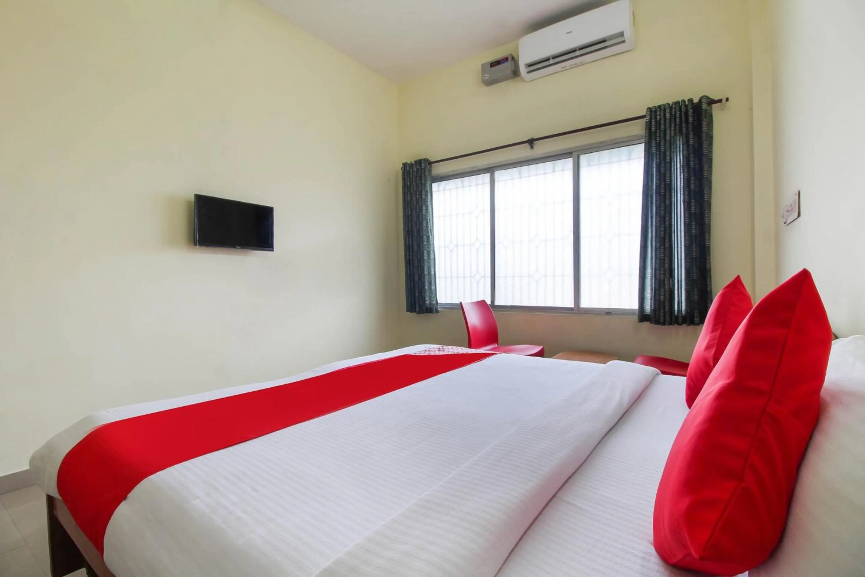 Bedroom, Bed in Hotel O Royal Residency