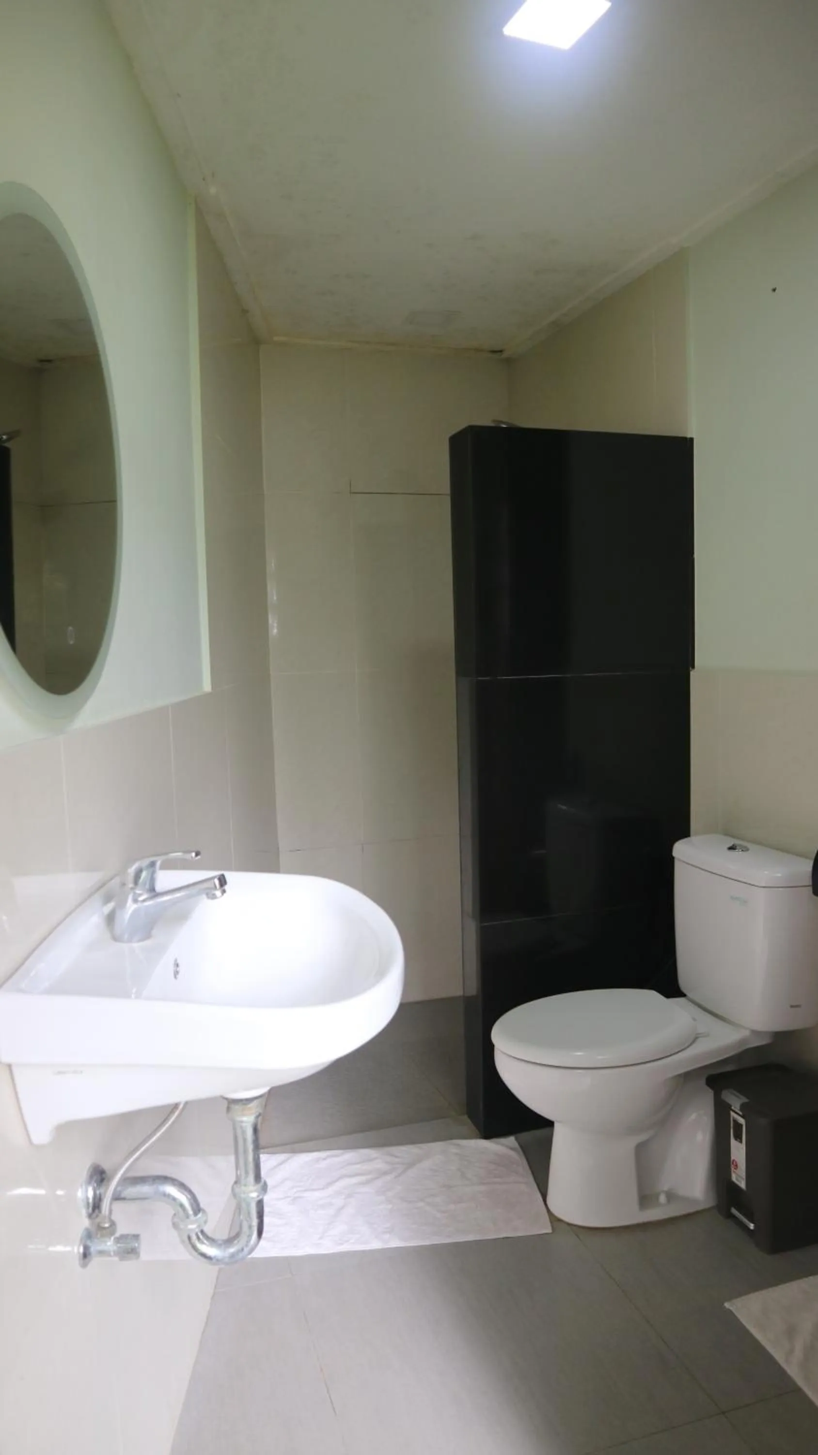 Toilet in Tirta Arsanta Hot Springs & Villa