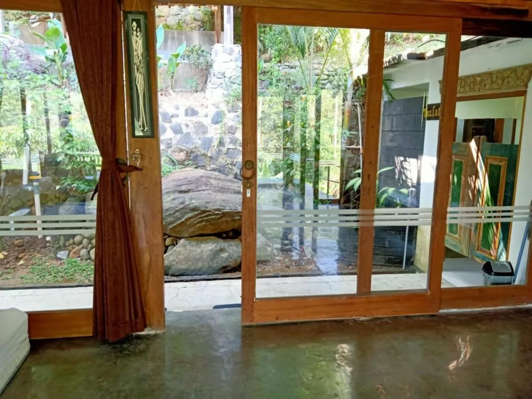 Tirta Arsanta Hot Springs & Villa