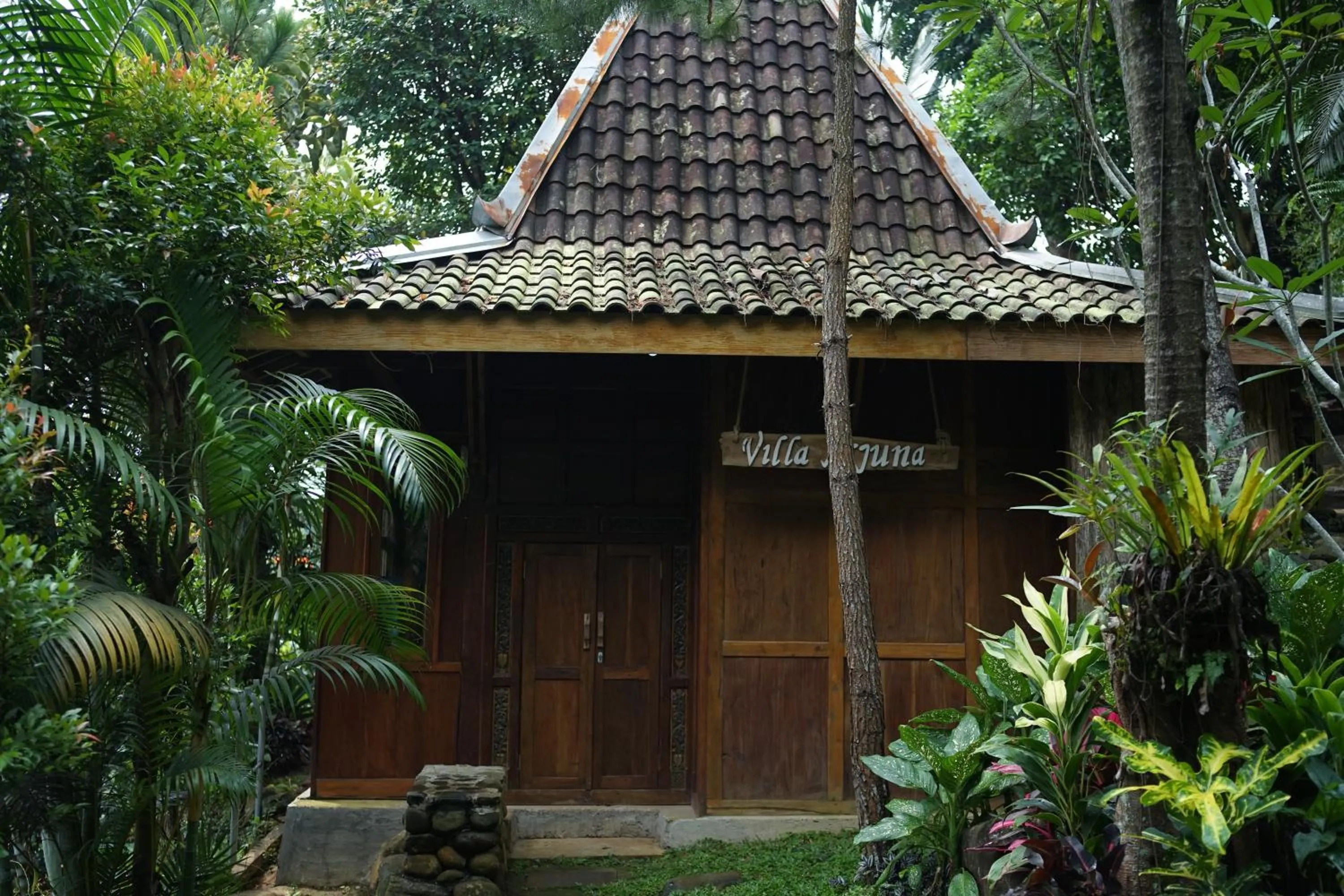 Tirta Arsanta Hot Springs & Villa