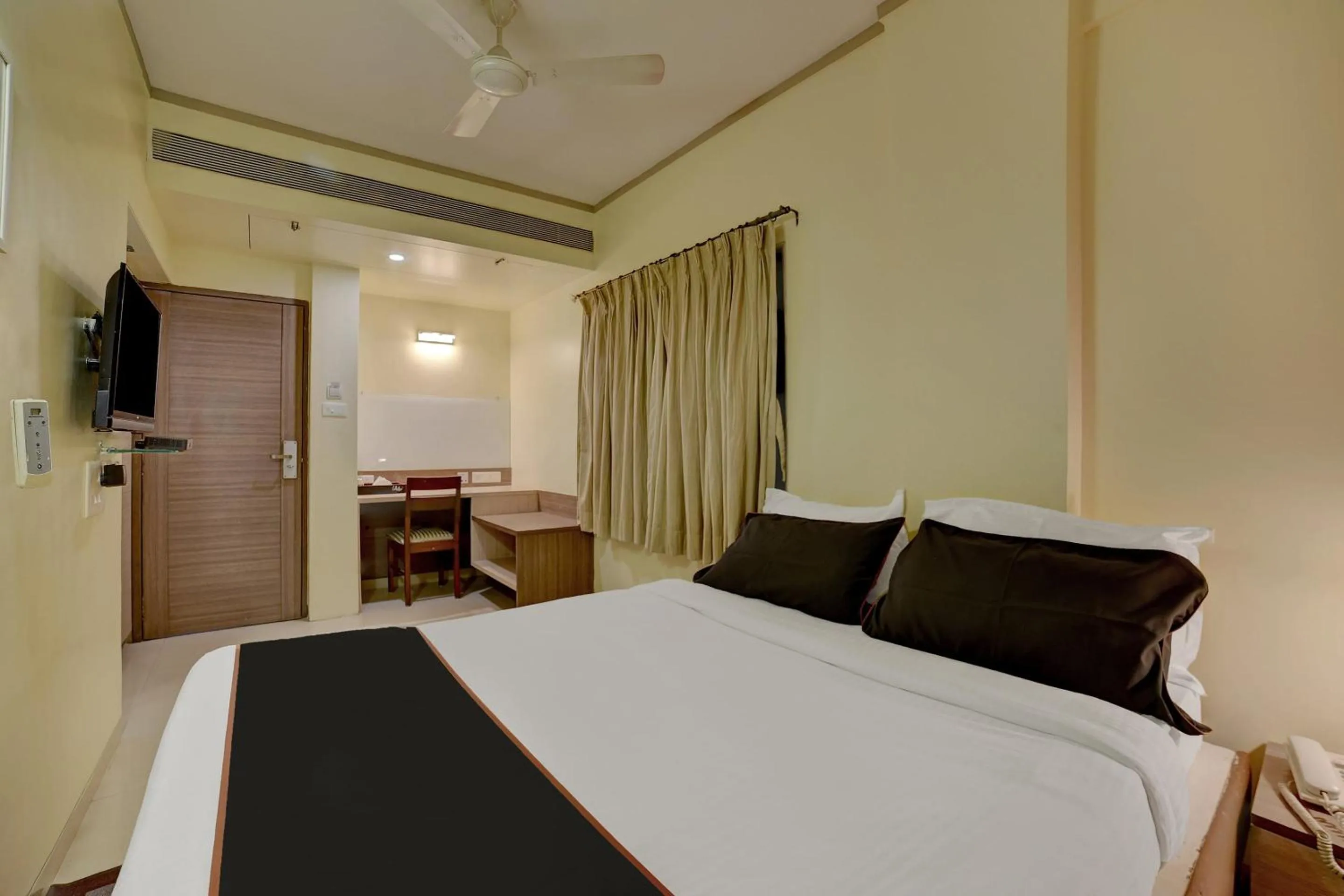 Bedroom, Bed in Townhouse Oak Pune Railway Station Formerly Kapil Residency