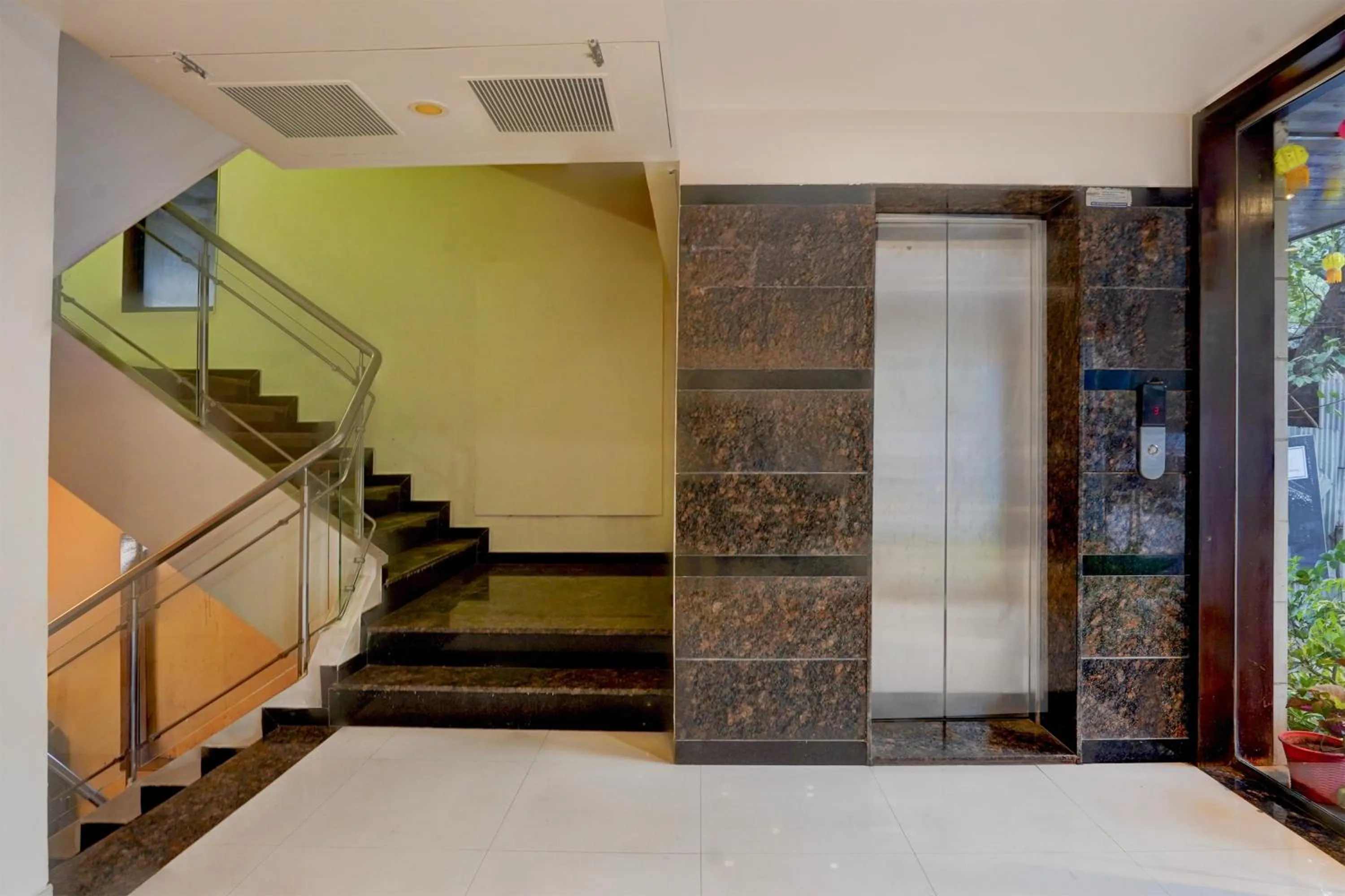 Lobby or reception in Townhouse Oak Pune Railway Station Formerly Kapil Residency