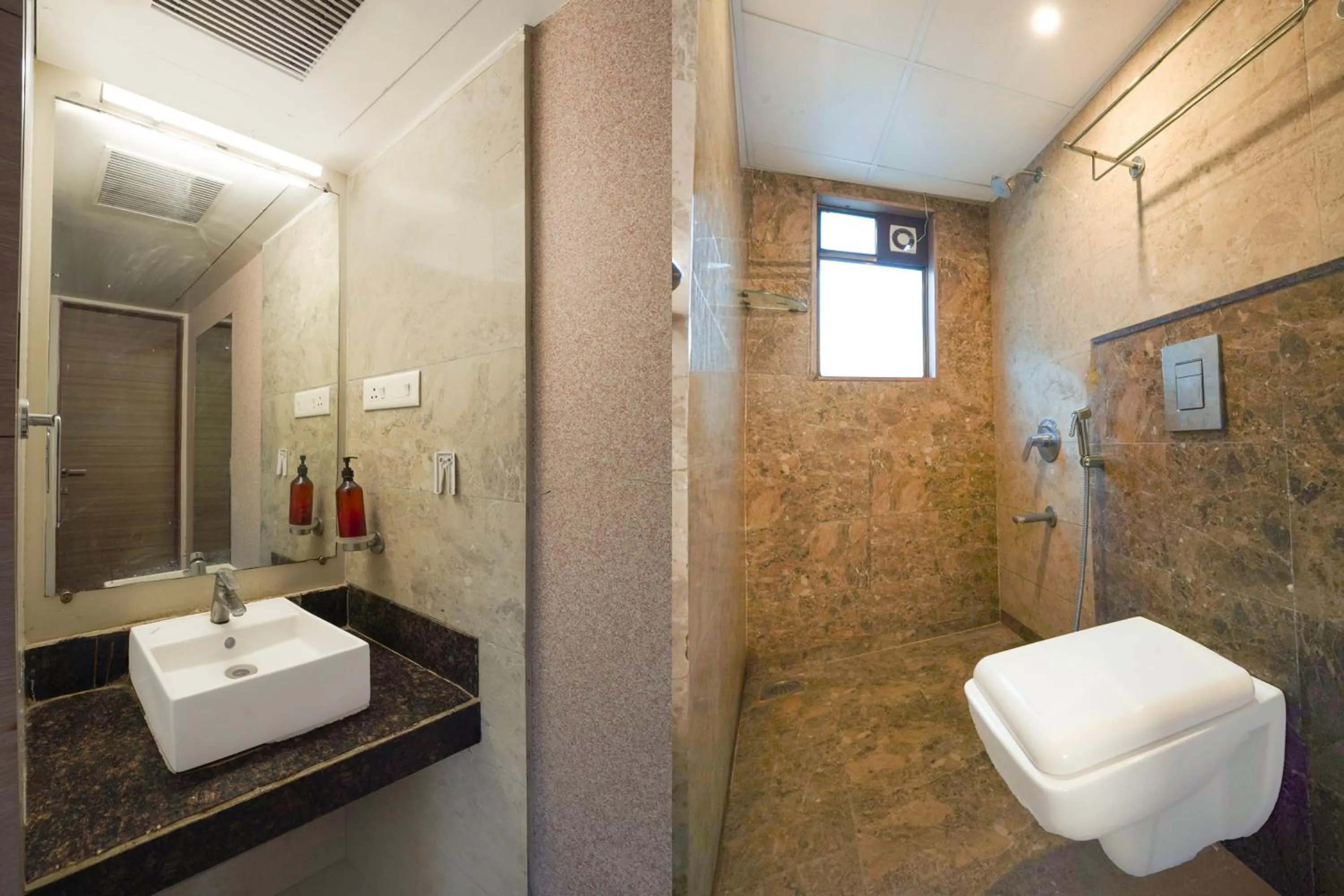 Bathroom in Townhouse Oak Pune Railway Station Formerly Kapil Residency