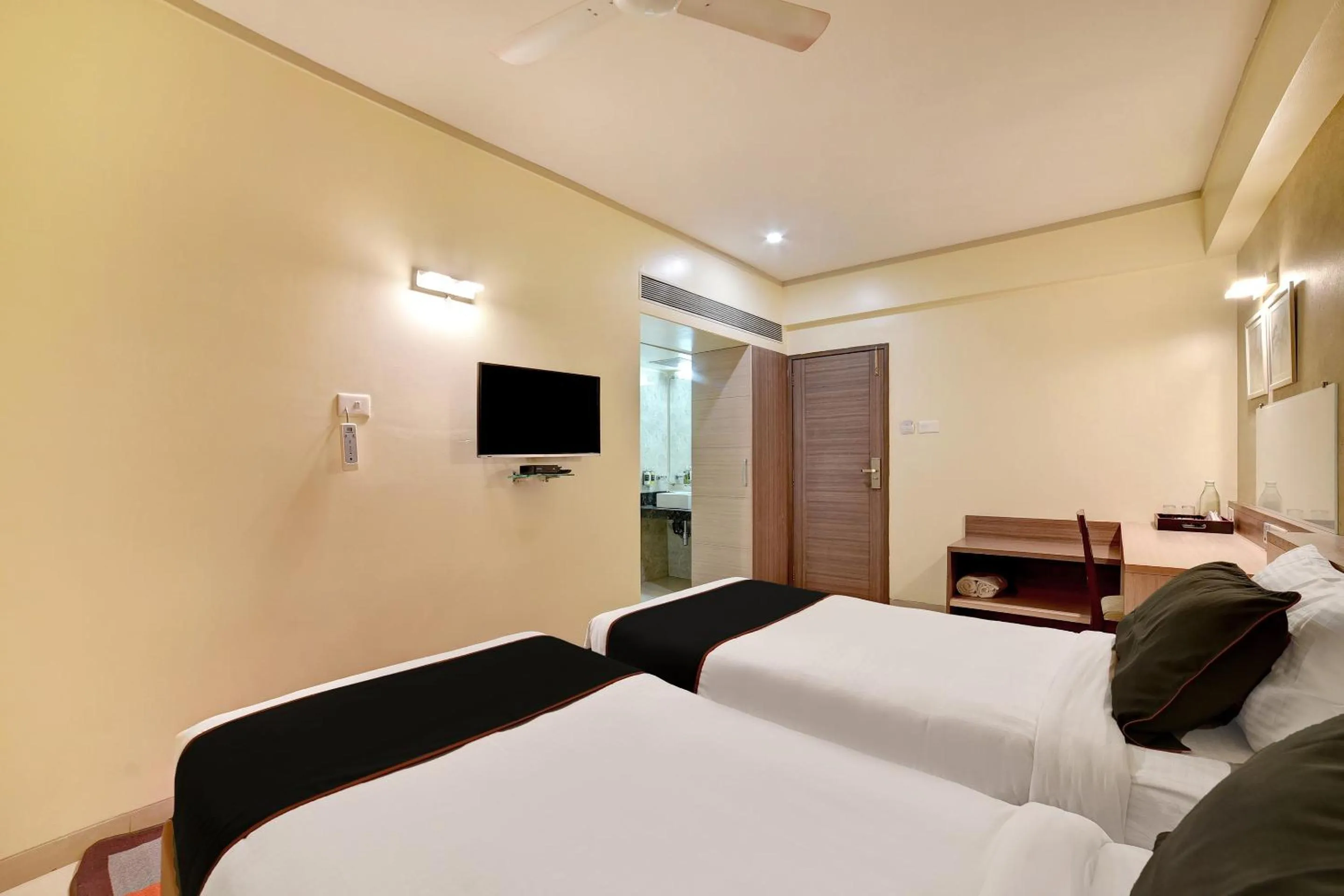 Bedroom, Bed in Townhouse Oak Pune Railway Station Formerly Kapil Residency