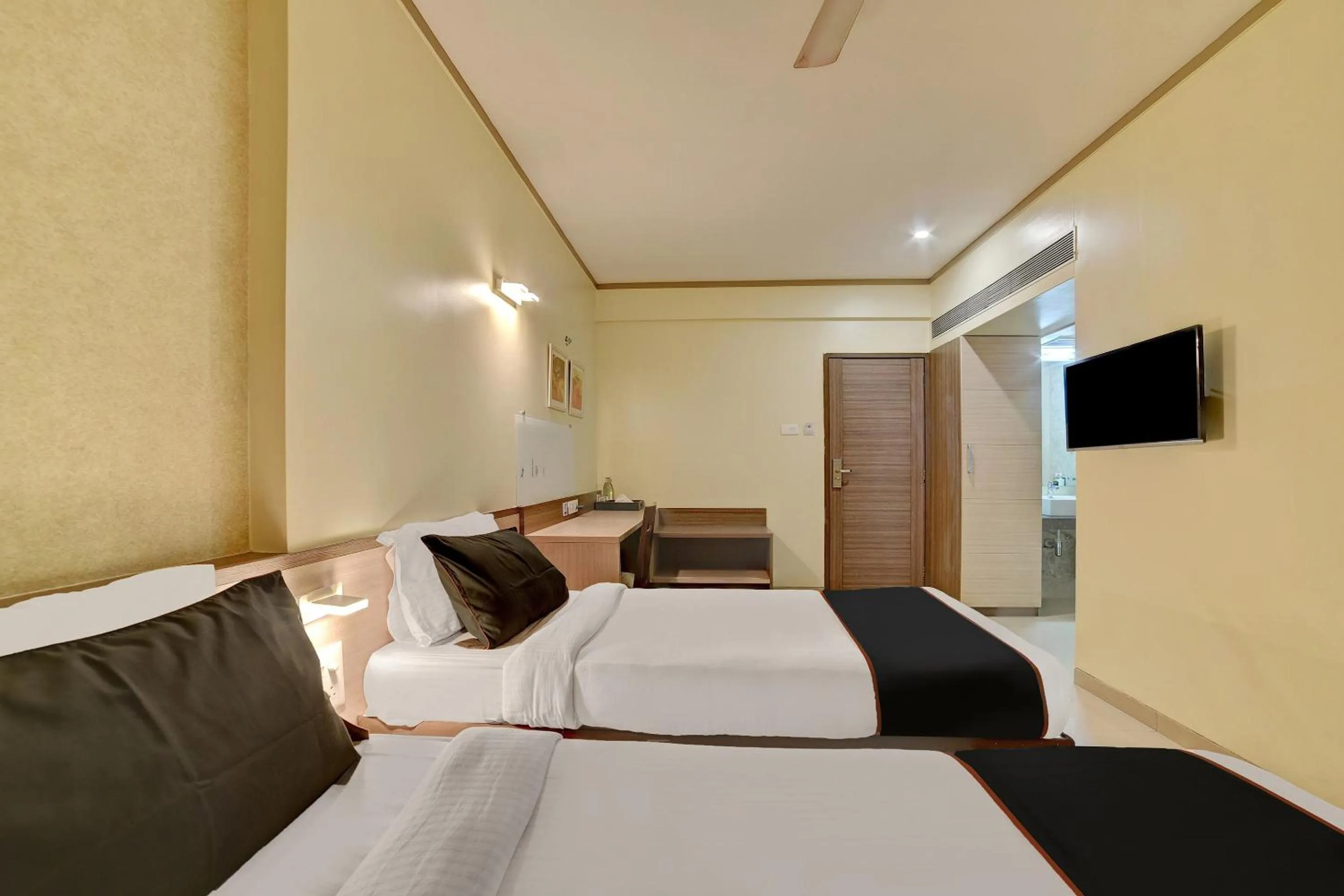 Bedroom, Bed in Townhouse Oak Pune Railway Station Formerly Kapil Residency