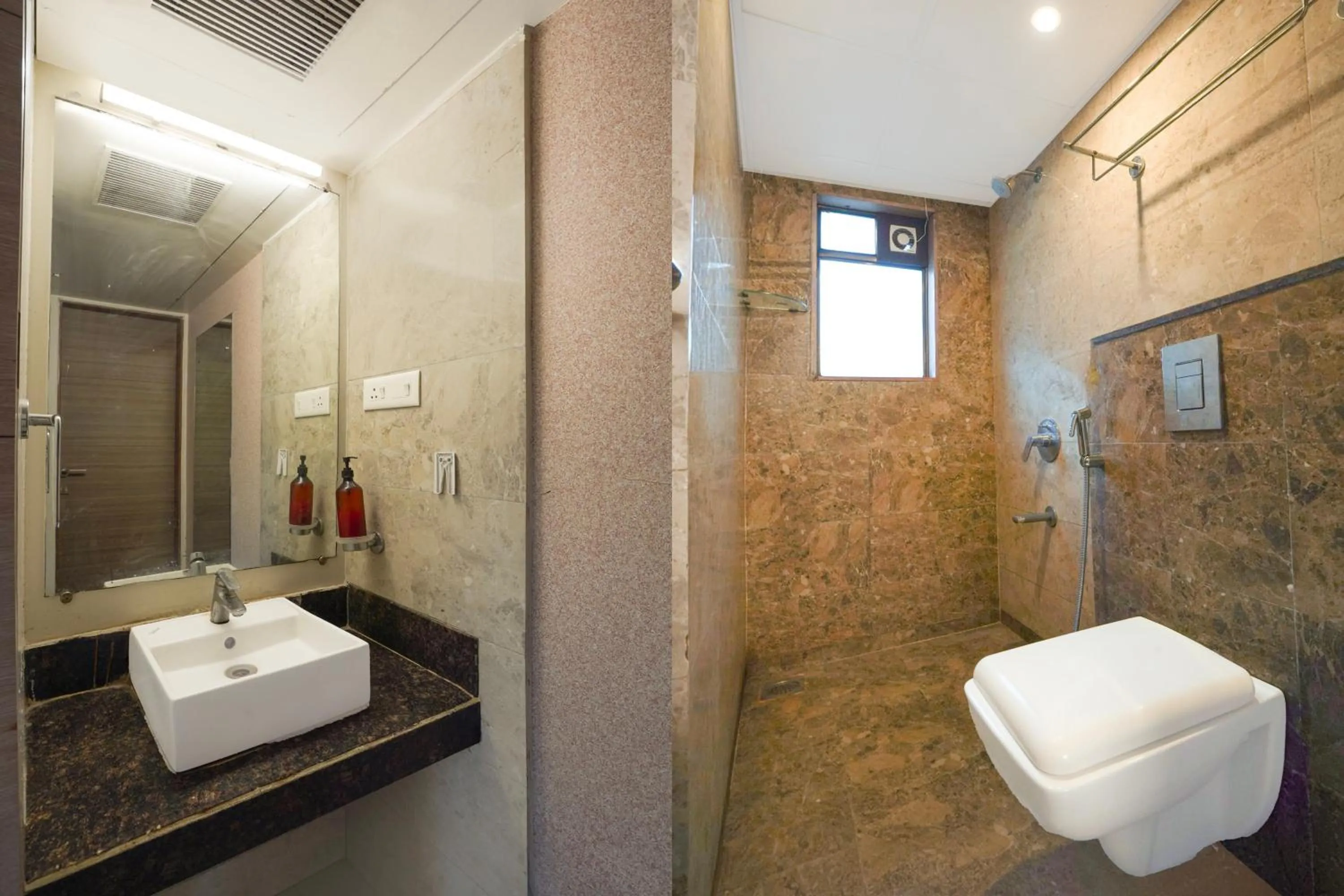 Bathroom in Townhouse Oak Pune Railway Station Formerly Kapil Residency