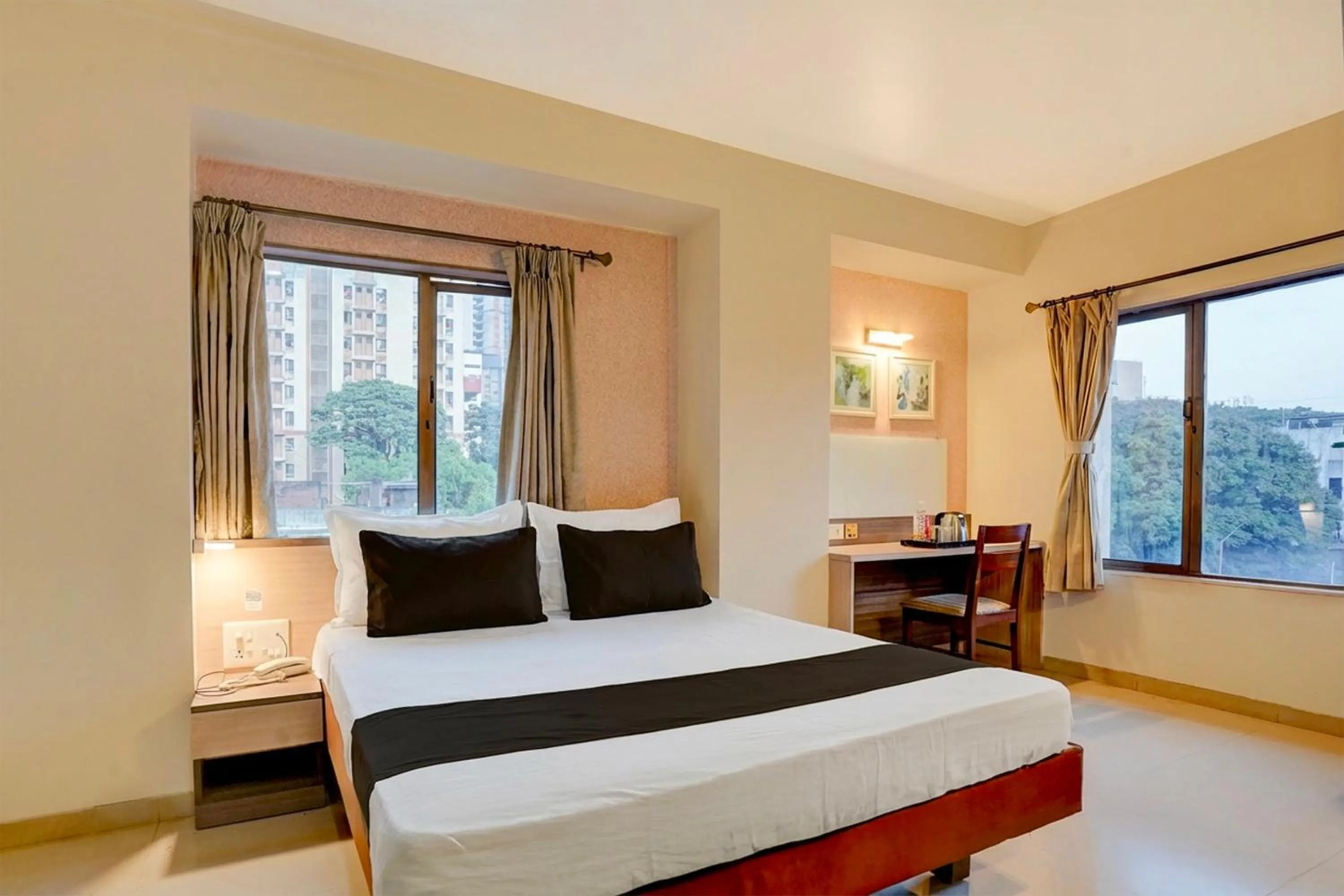 Bedroom, Bed in Townhouse Oak Pune Railway Station Formerly Kapil Residency