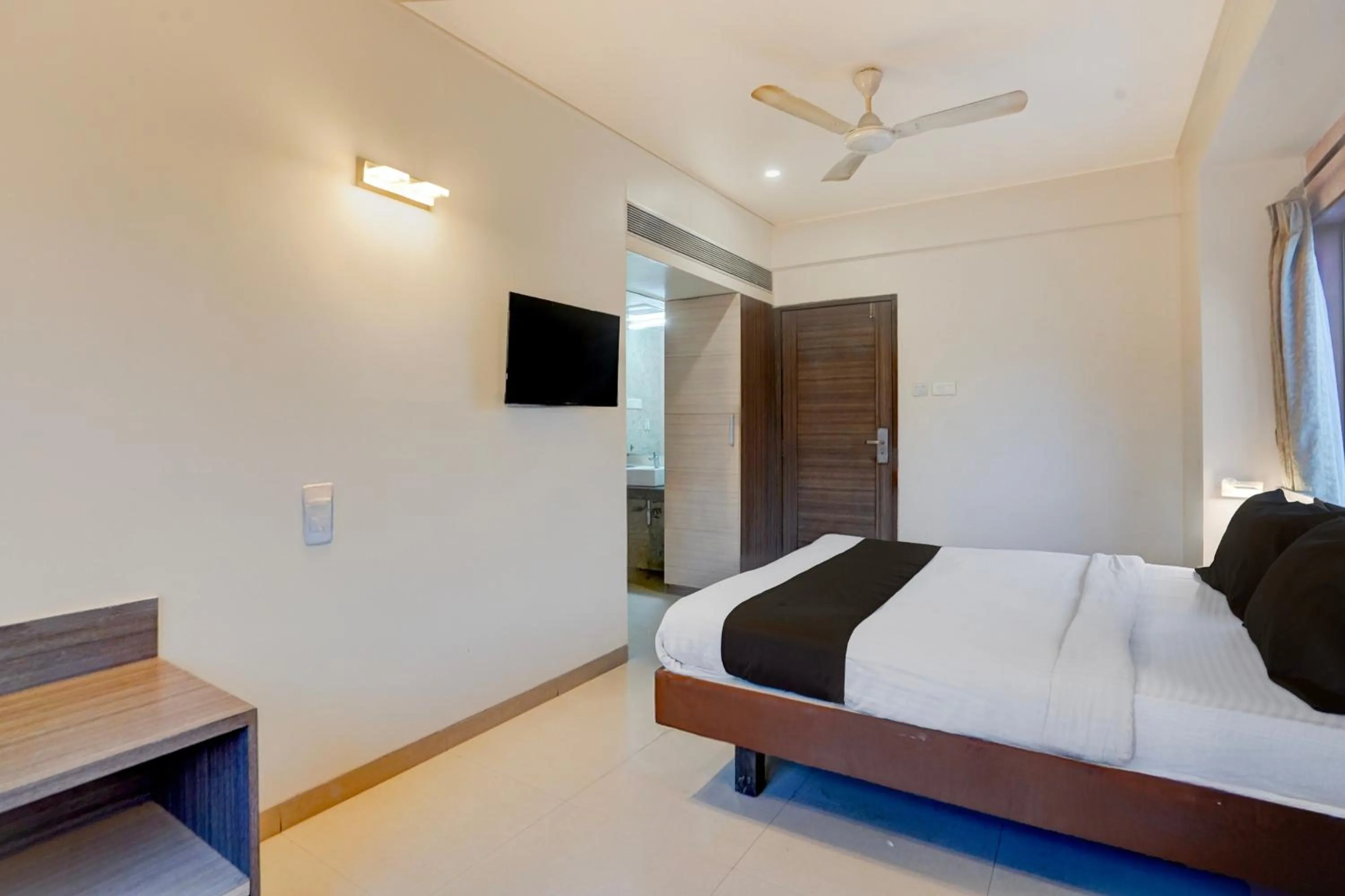 Bedroom, Bed in Townhouse Oak Pune Railway Station Formerly Kapil Residency