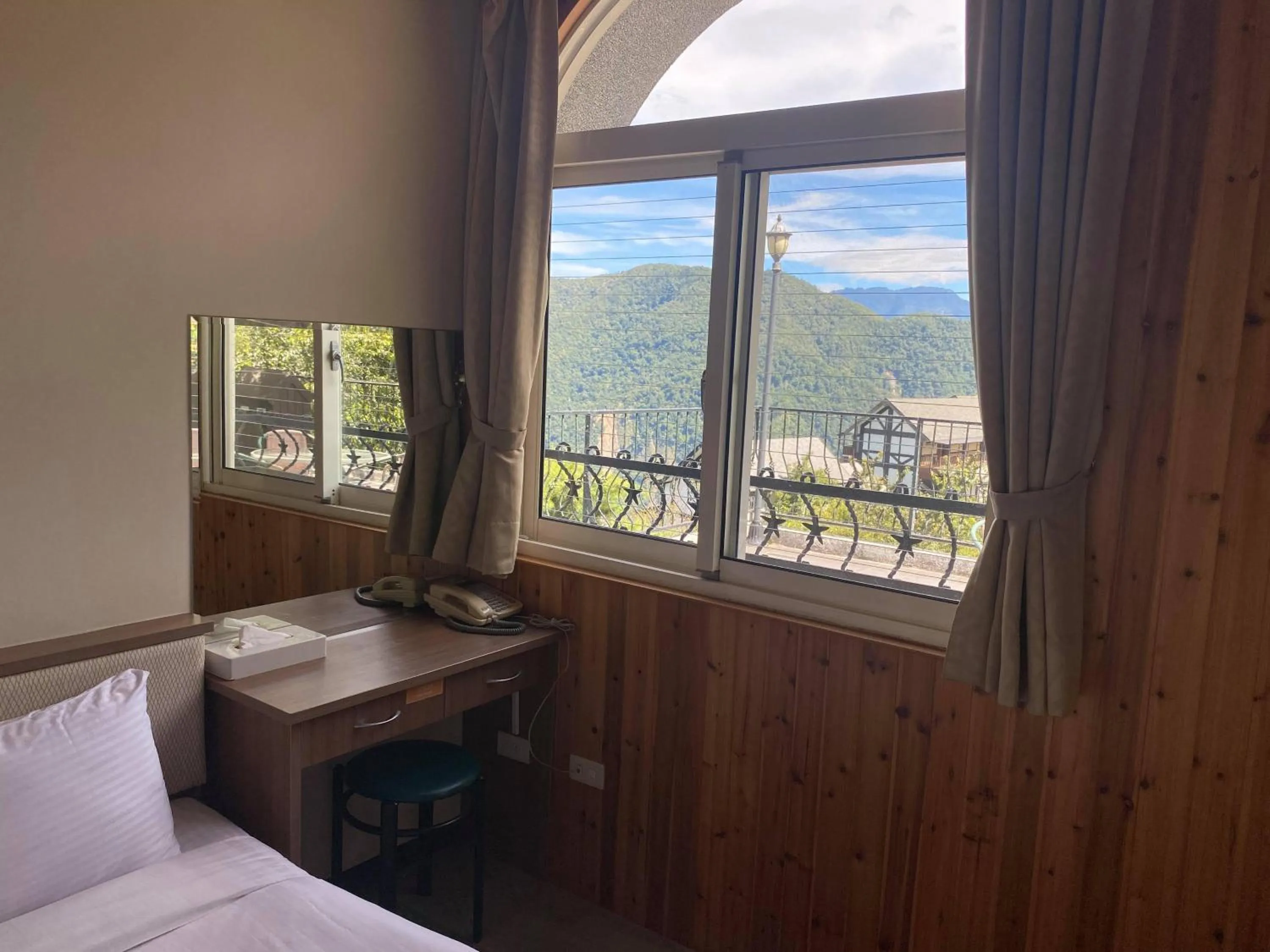 Photo of the whole room, Bed in Star Villa