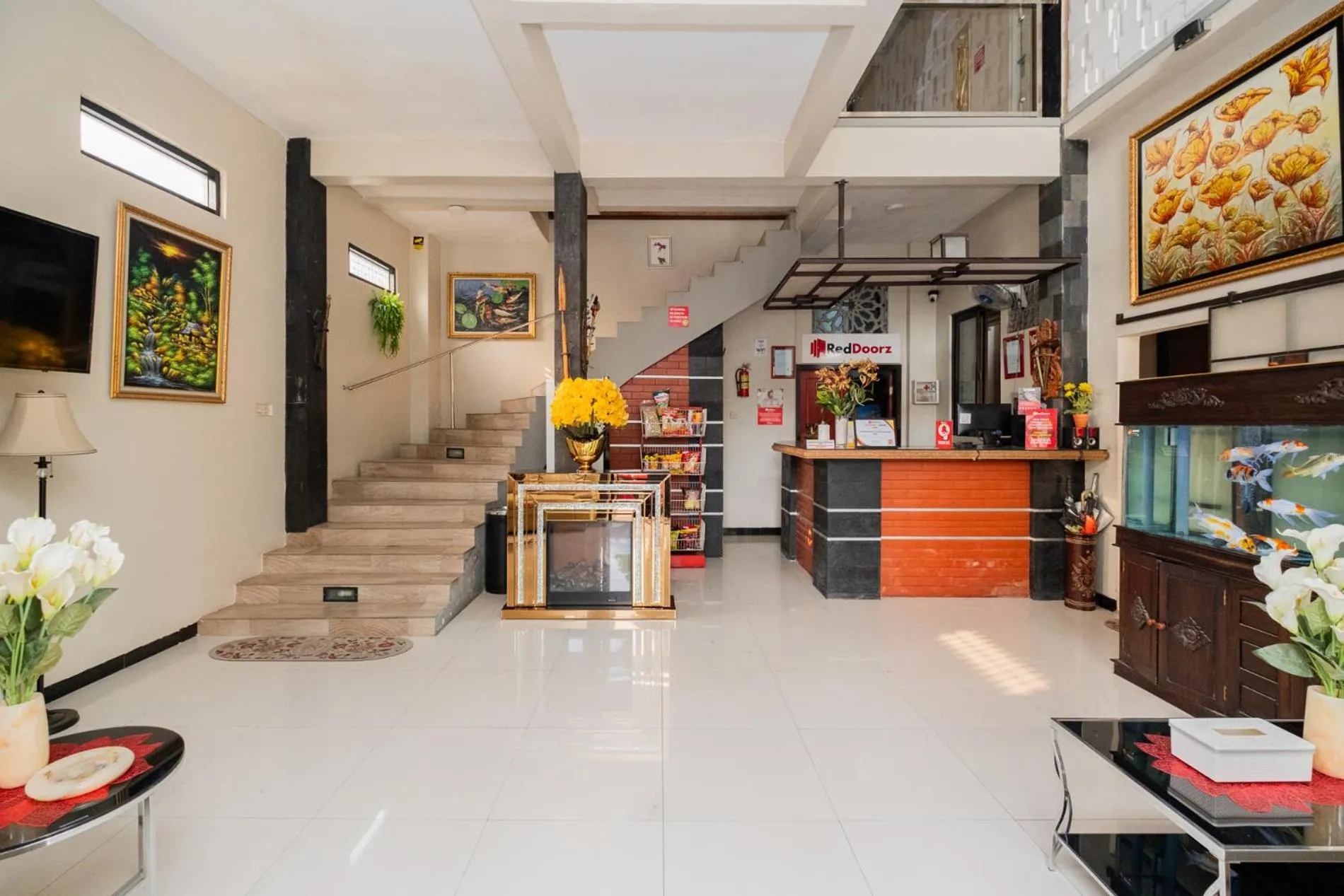 Lobby or reception in RedDoorz near Kampung Inggris Pare