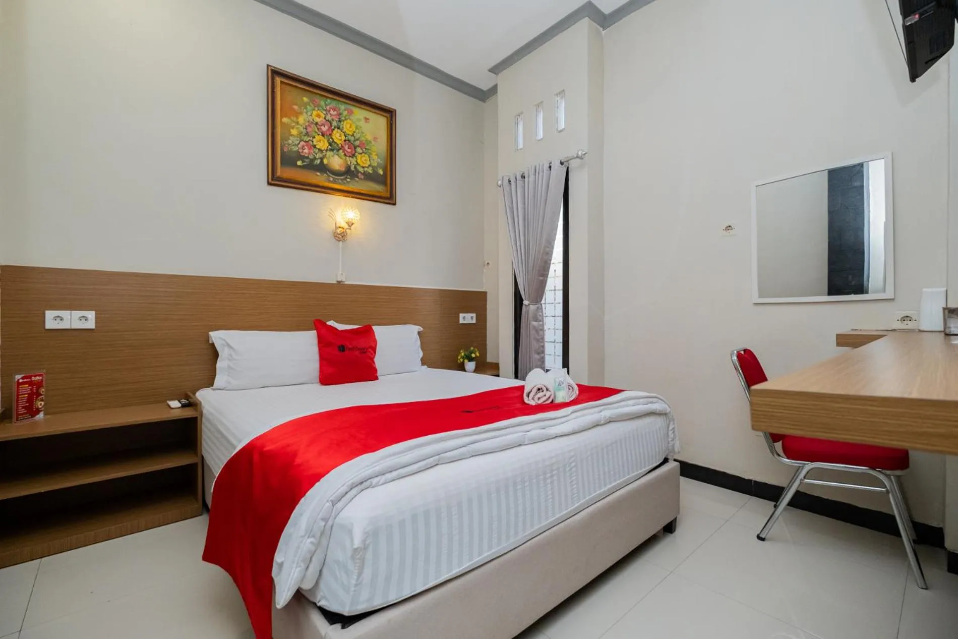 Bedroom, Bed in RedDoorz near Kampung Inggris Pare