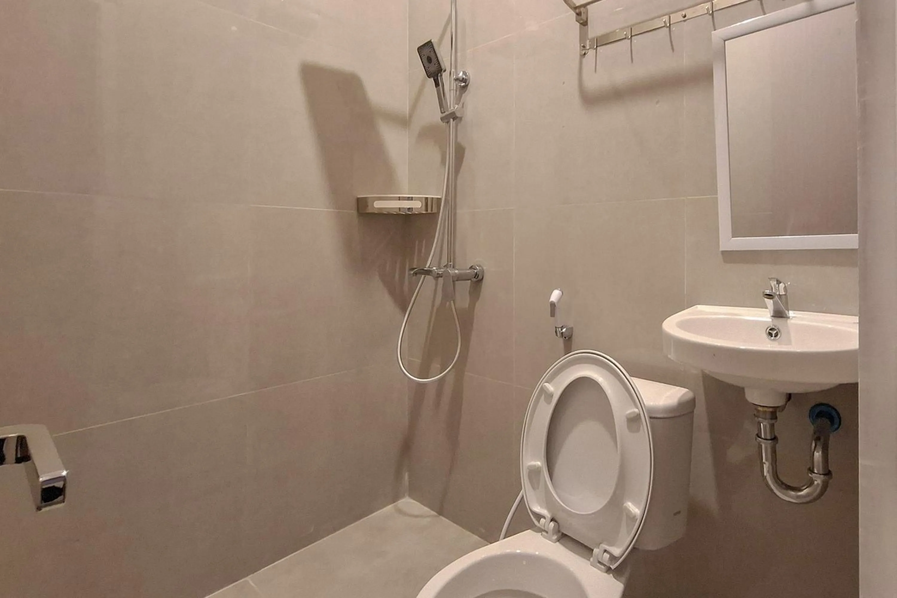 Bathroom in RedDoorz near Kampung Inggris Pare