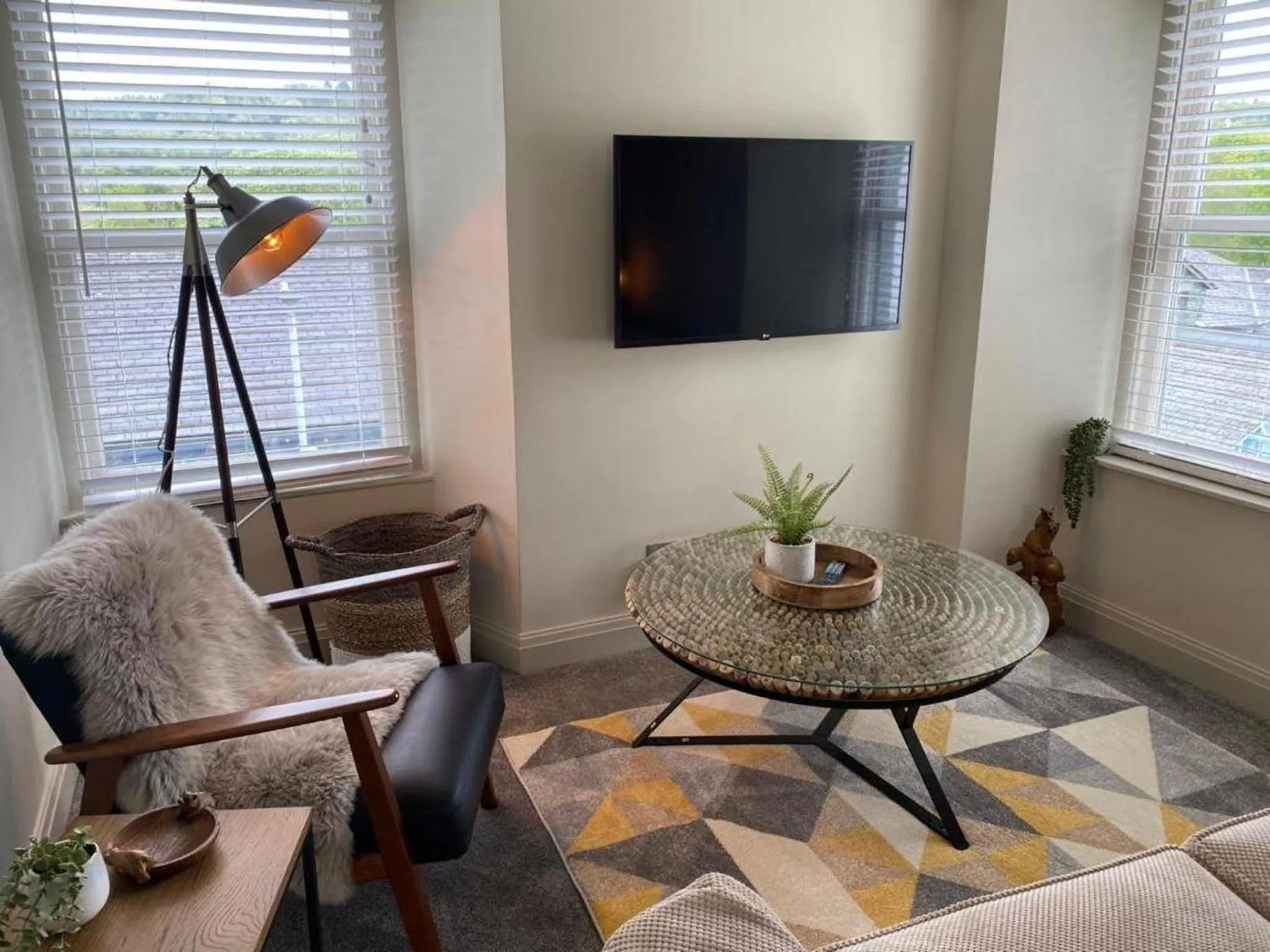 Entertainment in The Hive at Poppi-Red