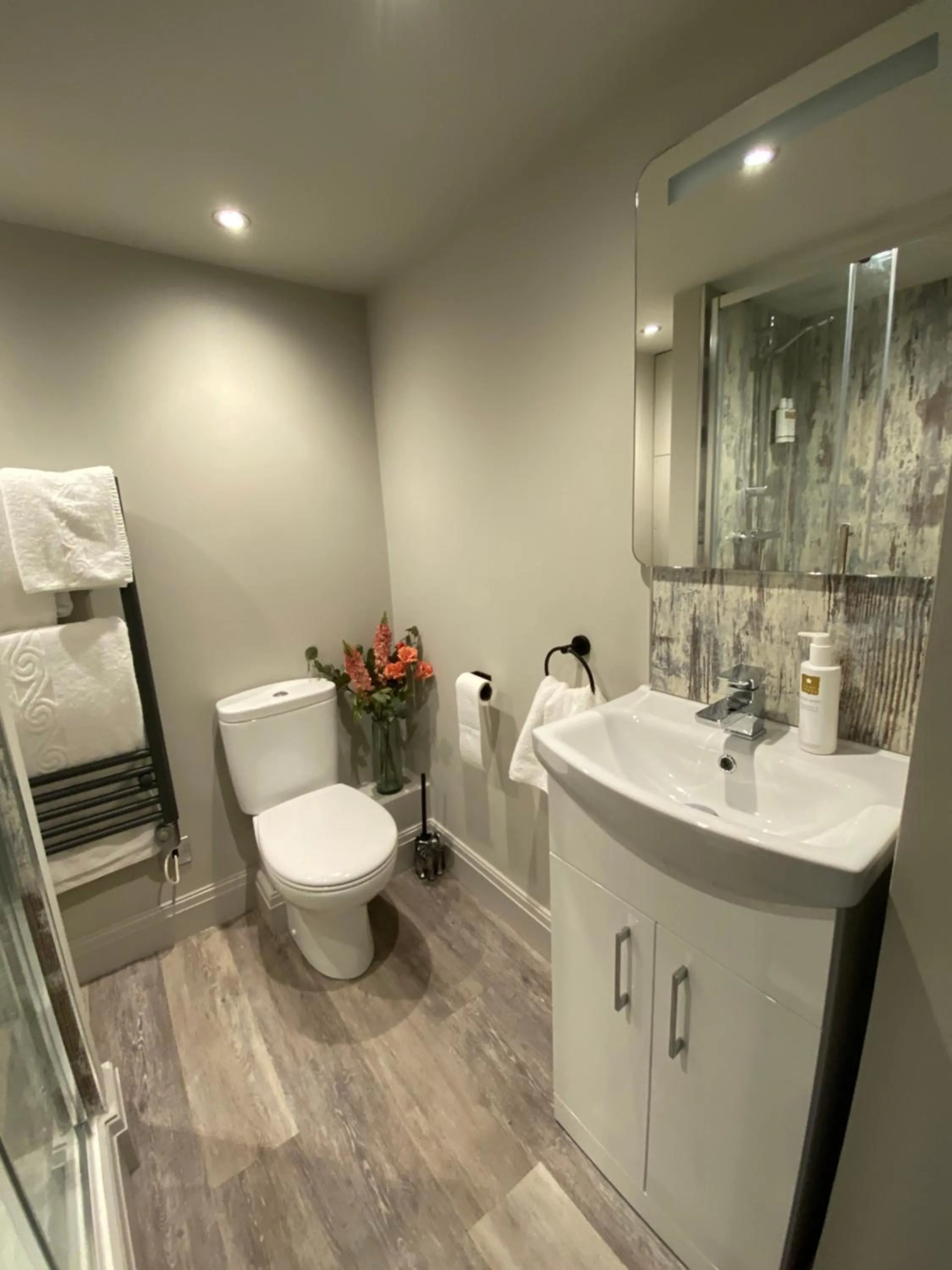 Bathroom in The Hive at Poppi-Red