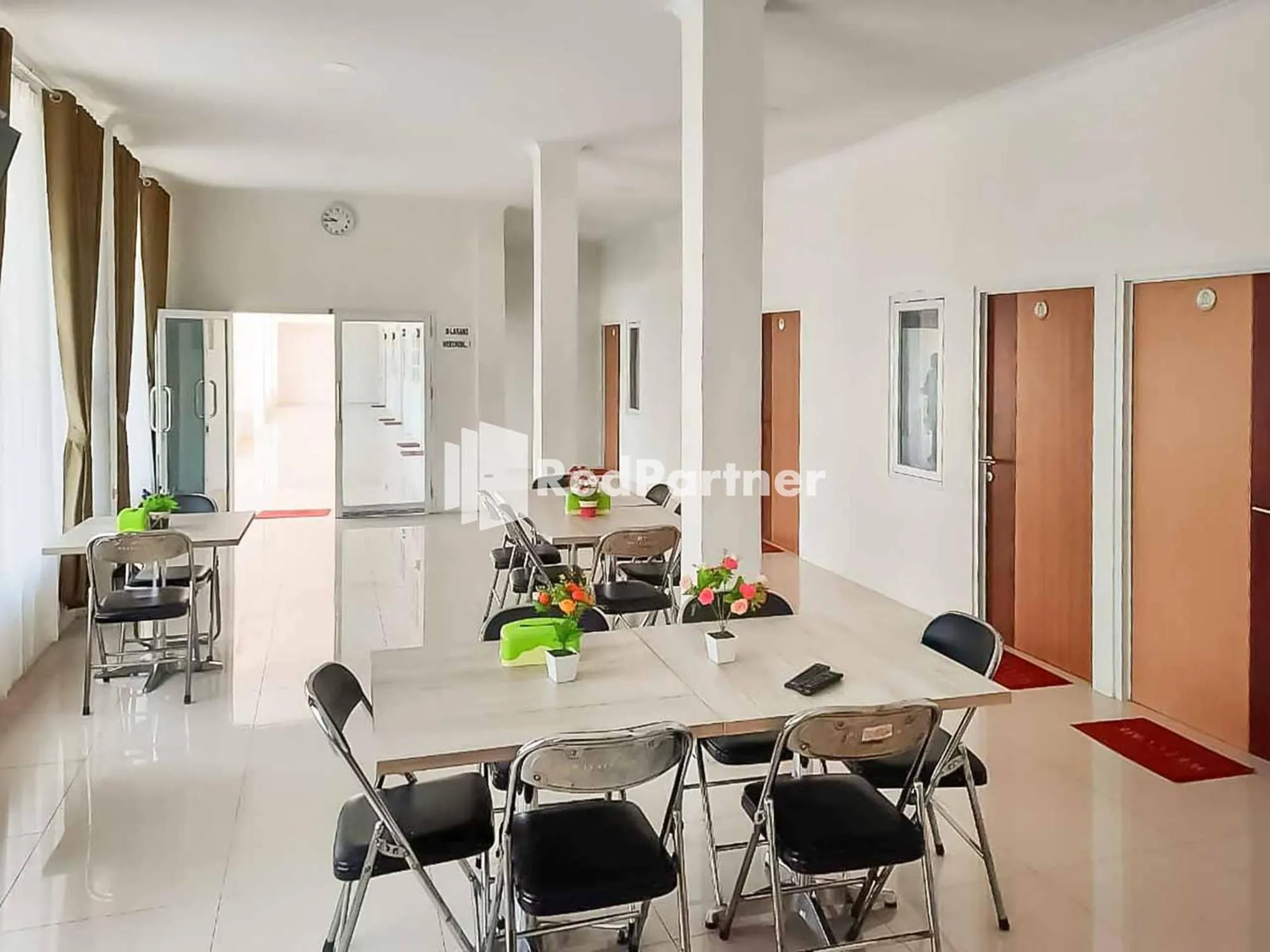 Dining area in Wisma Baznas Syariah Majalengka Mitra RedDoorz
