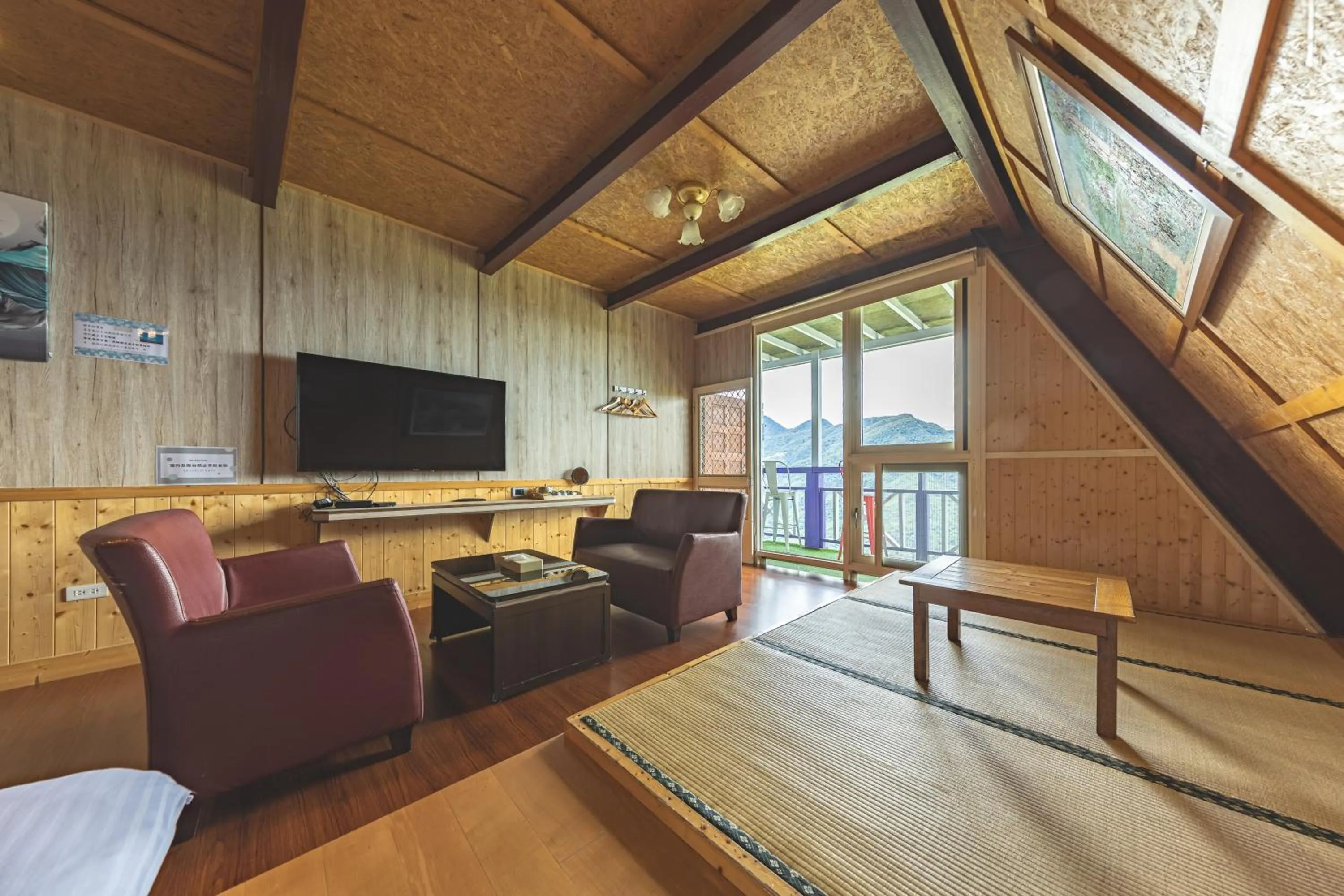 Decorative detail in Julie's Garden, Cingjing - Fon Chin Homestay