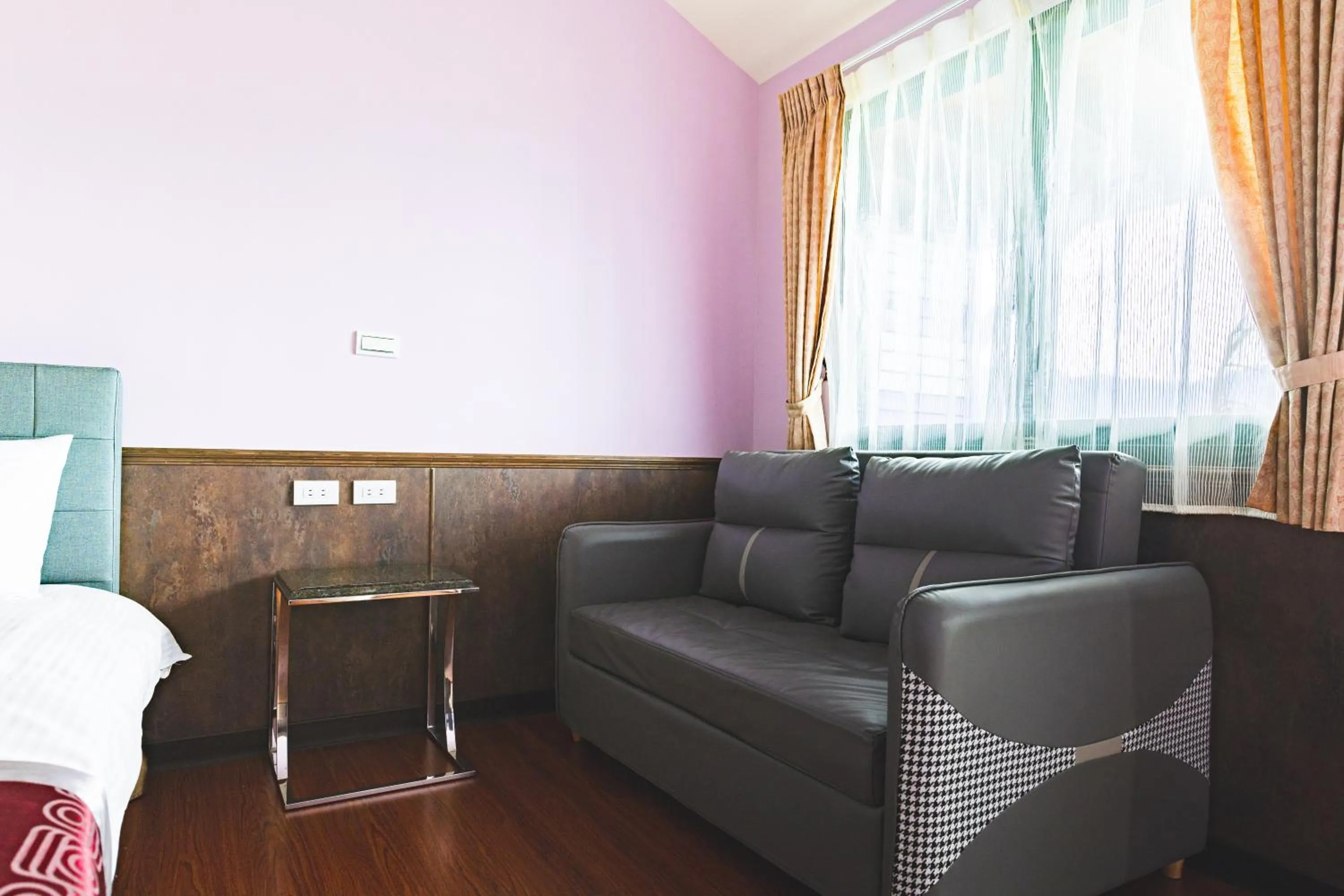 Decorative detail in Julie's Garden, Cingjing - Fon Chin Homestay