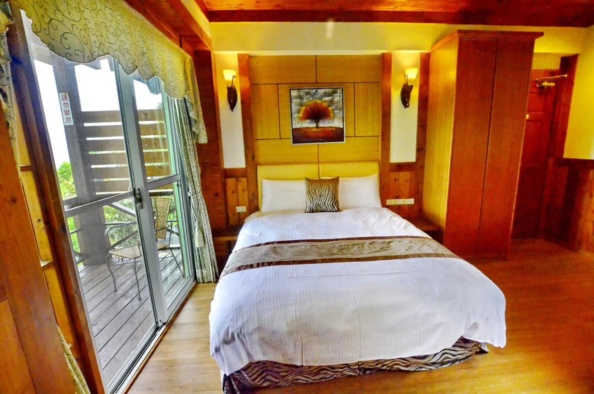 Decorative detail, Bed in Shiyai Taoyuan