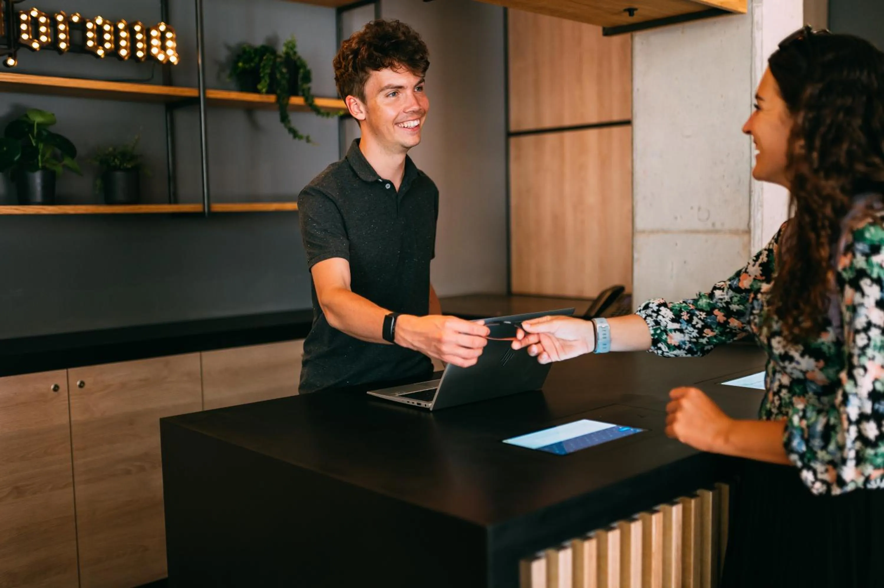 Restaurant/places to eat in CAB20