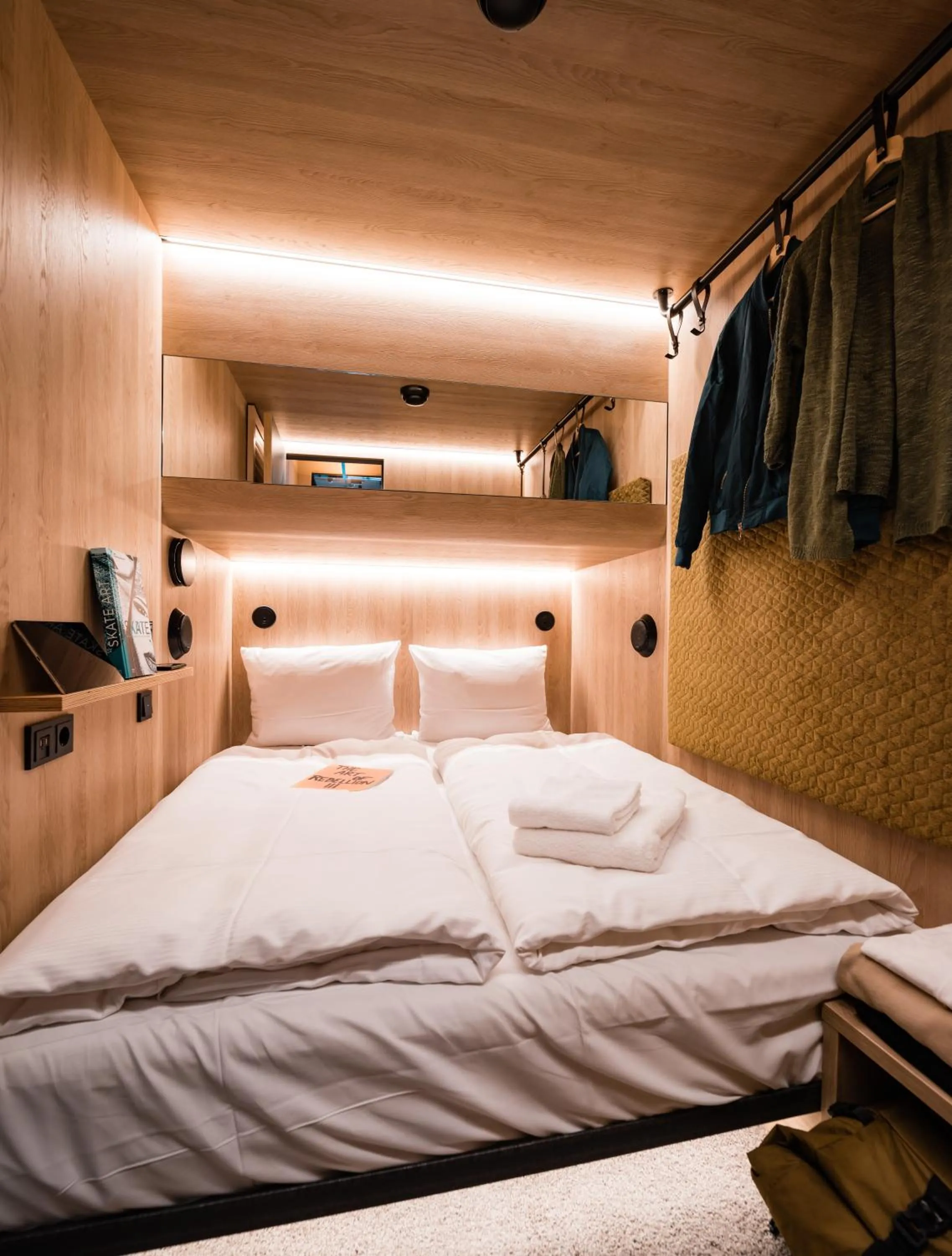 Photo of the whole room, Bed in CAB20