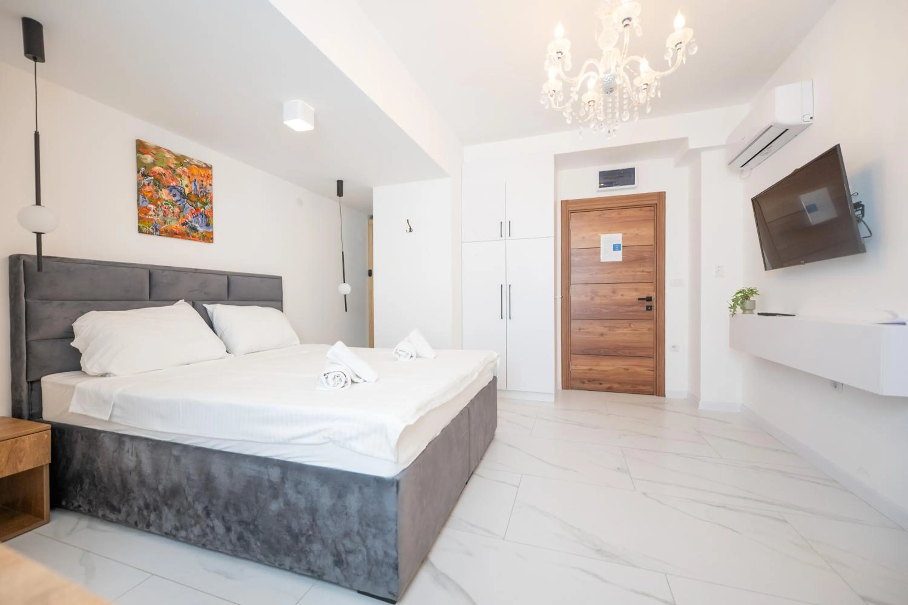 Bathroom, Bed in Boutique Hotel Kings Palace