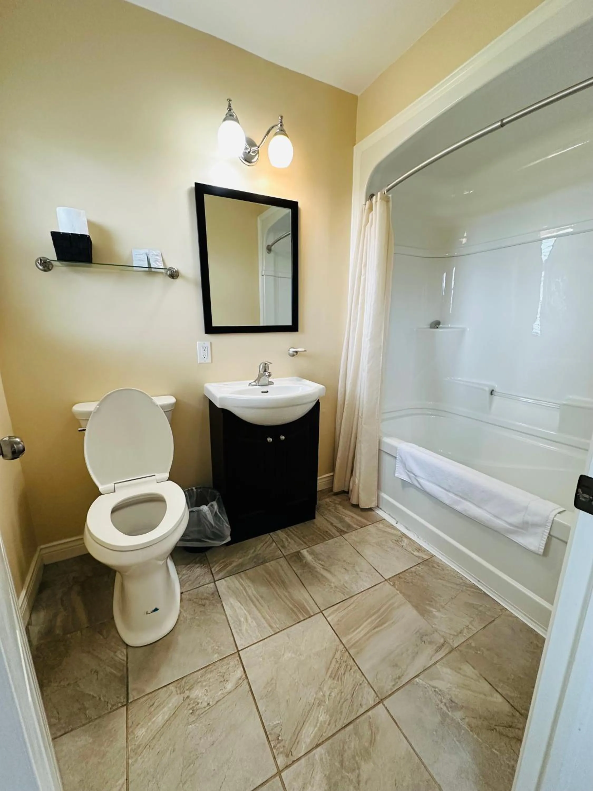 Shower in Scenic Motel Moncton