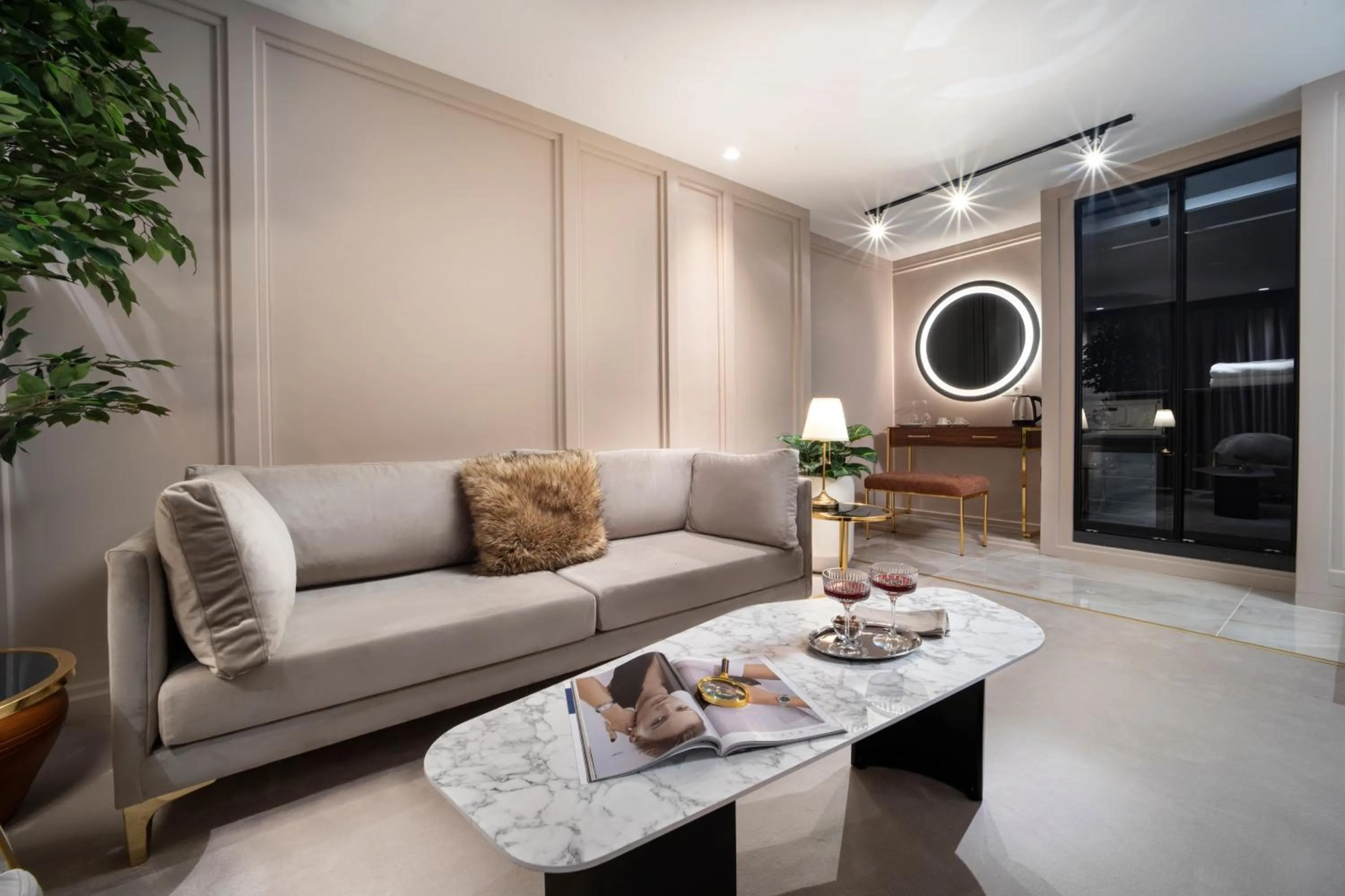 Seating area in Walton Gardens Pera