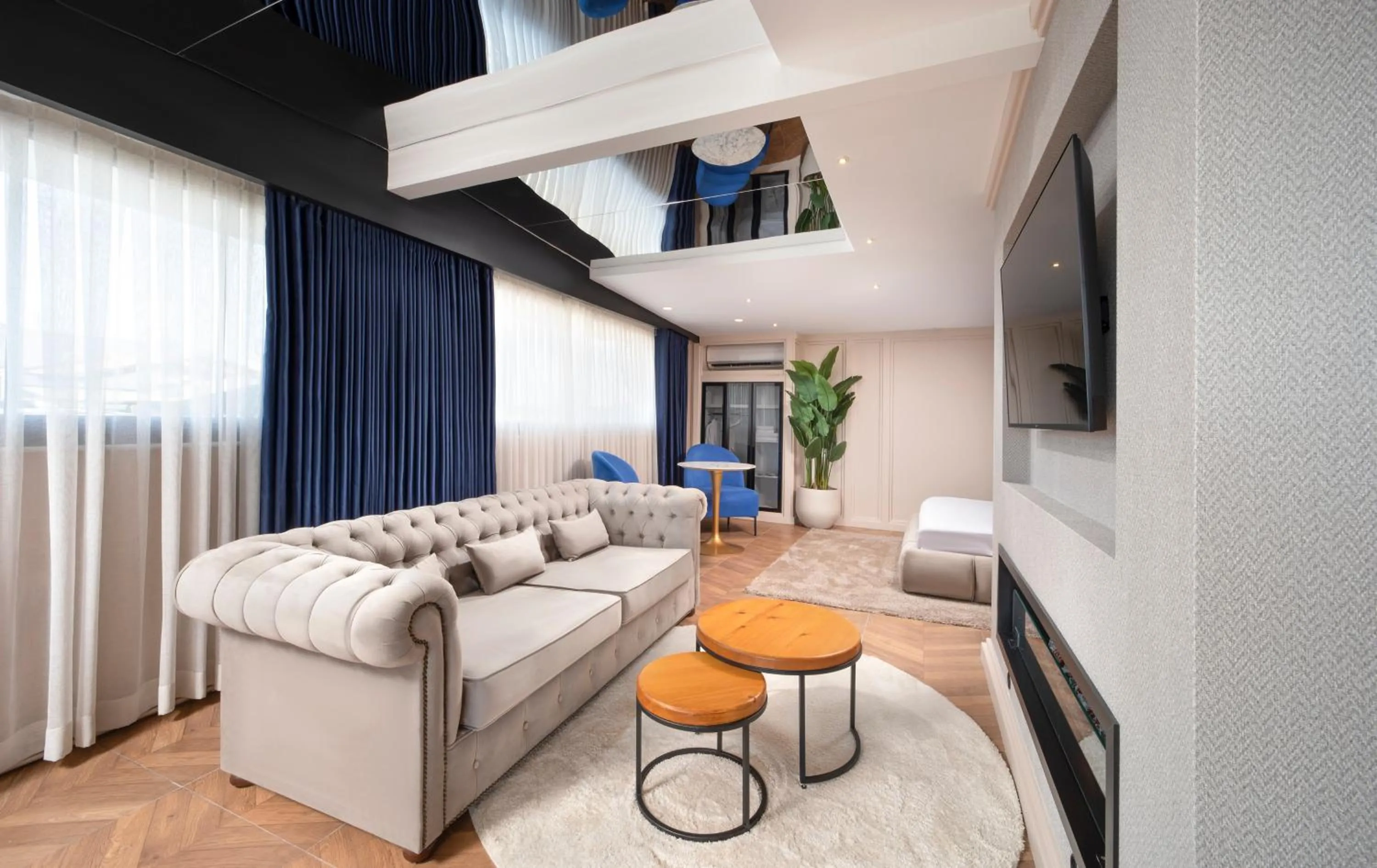 Living room in Walton Gardens Pera