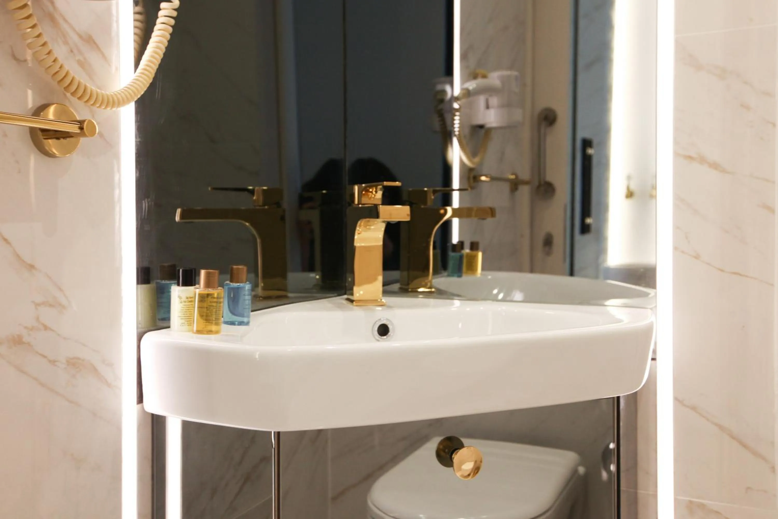 Bathroom in Walton Gardens Pera