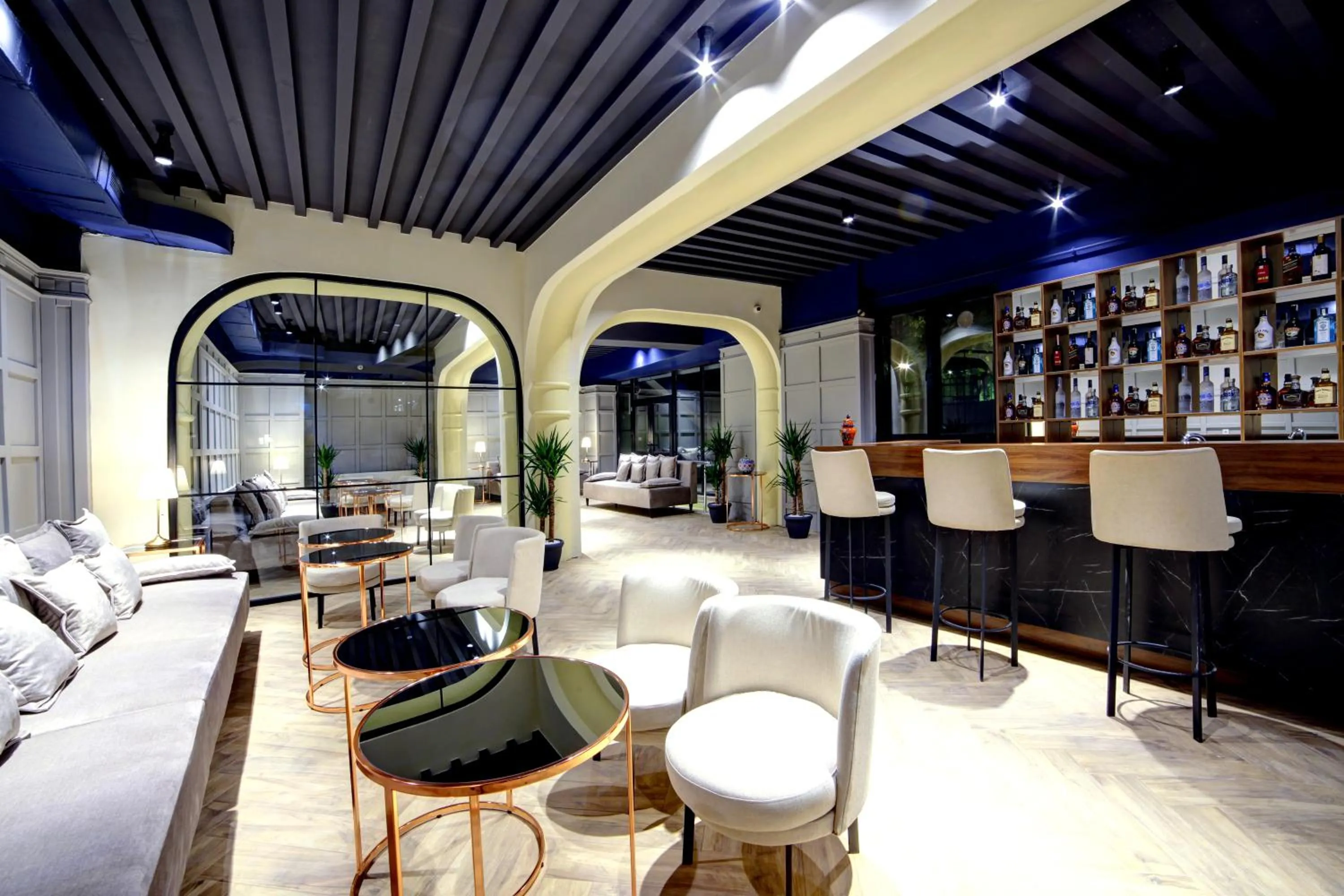 Restaurant/places to eat in Walton Gardens Pera