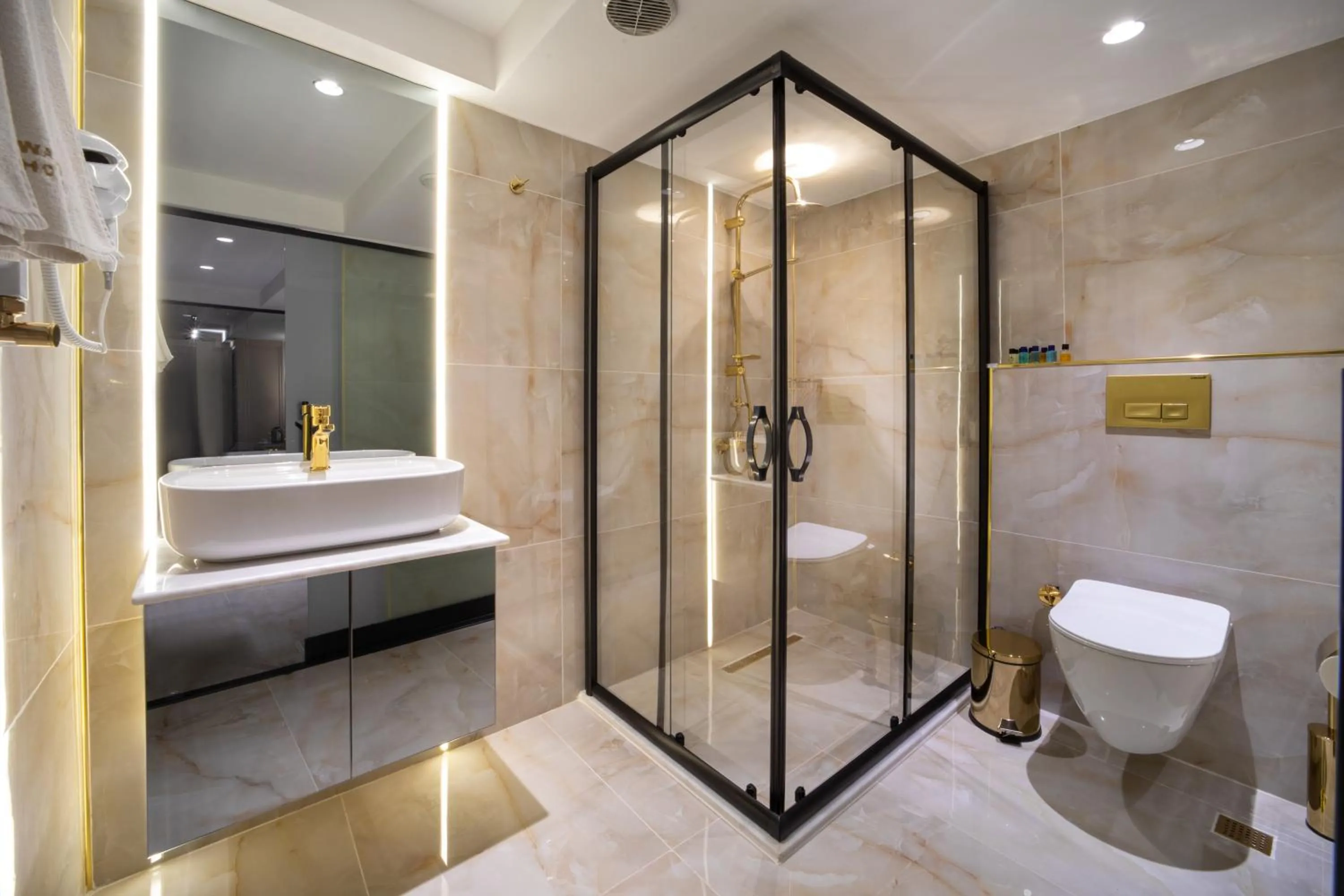 Bathroom in Walton Gardens Pera