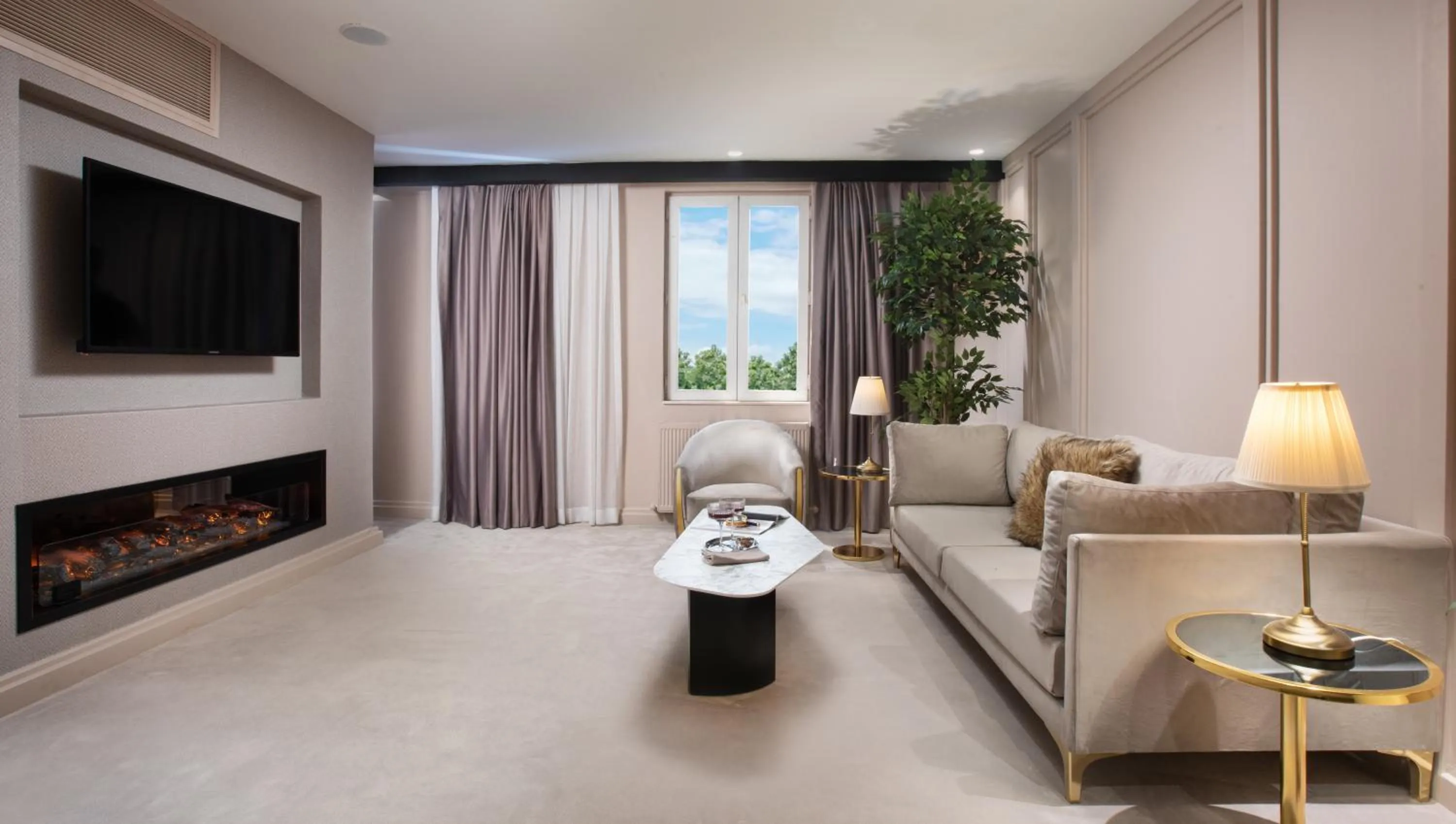 Seating area in Walton Gardens Pera