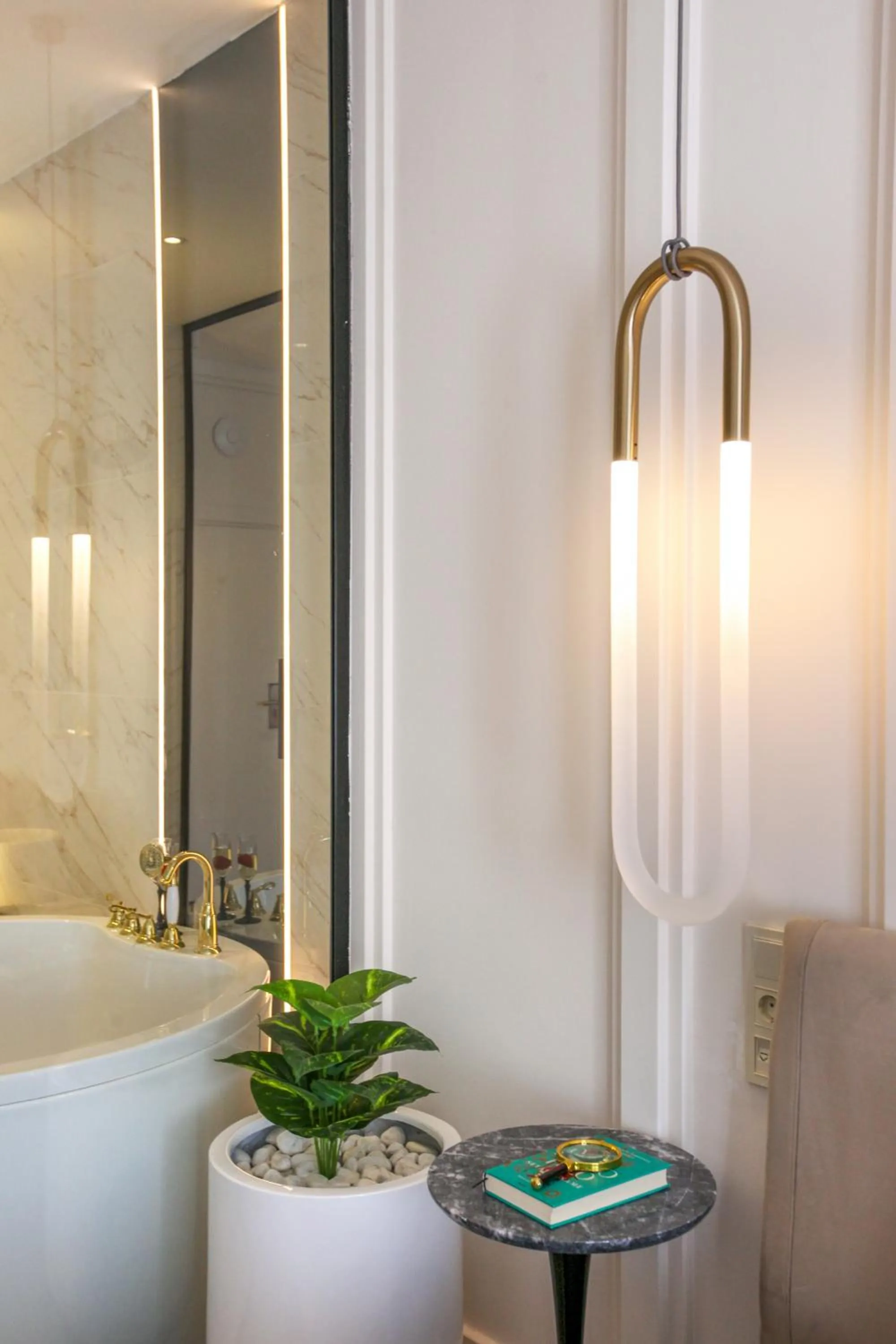 Bath in Walton Gardens Pera