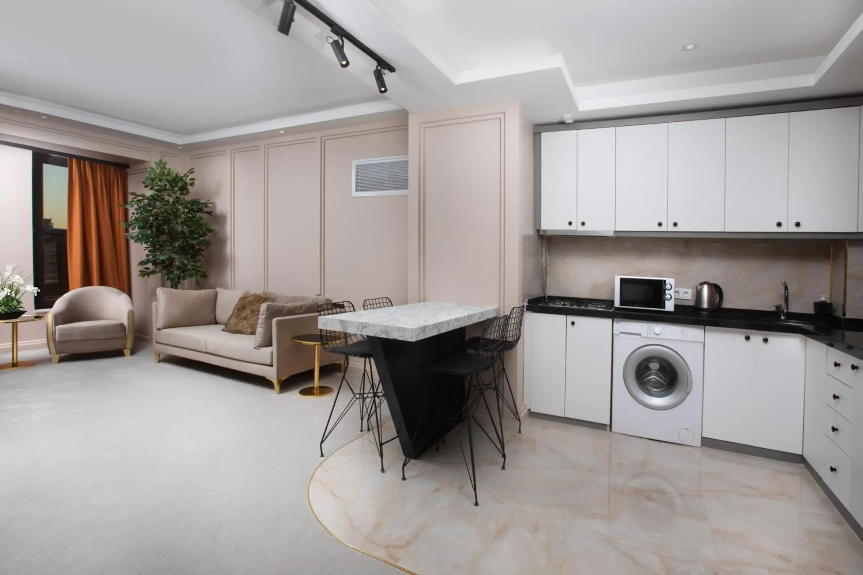 Two-Bedroom Apartment in Walton Gardens Pera Two-Bedroom Apartment in Walton Gardens Pera