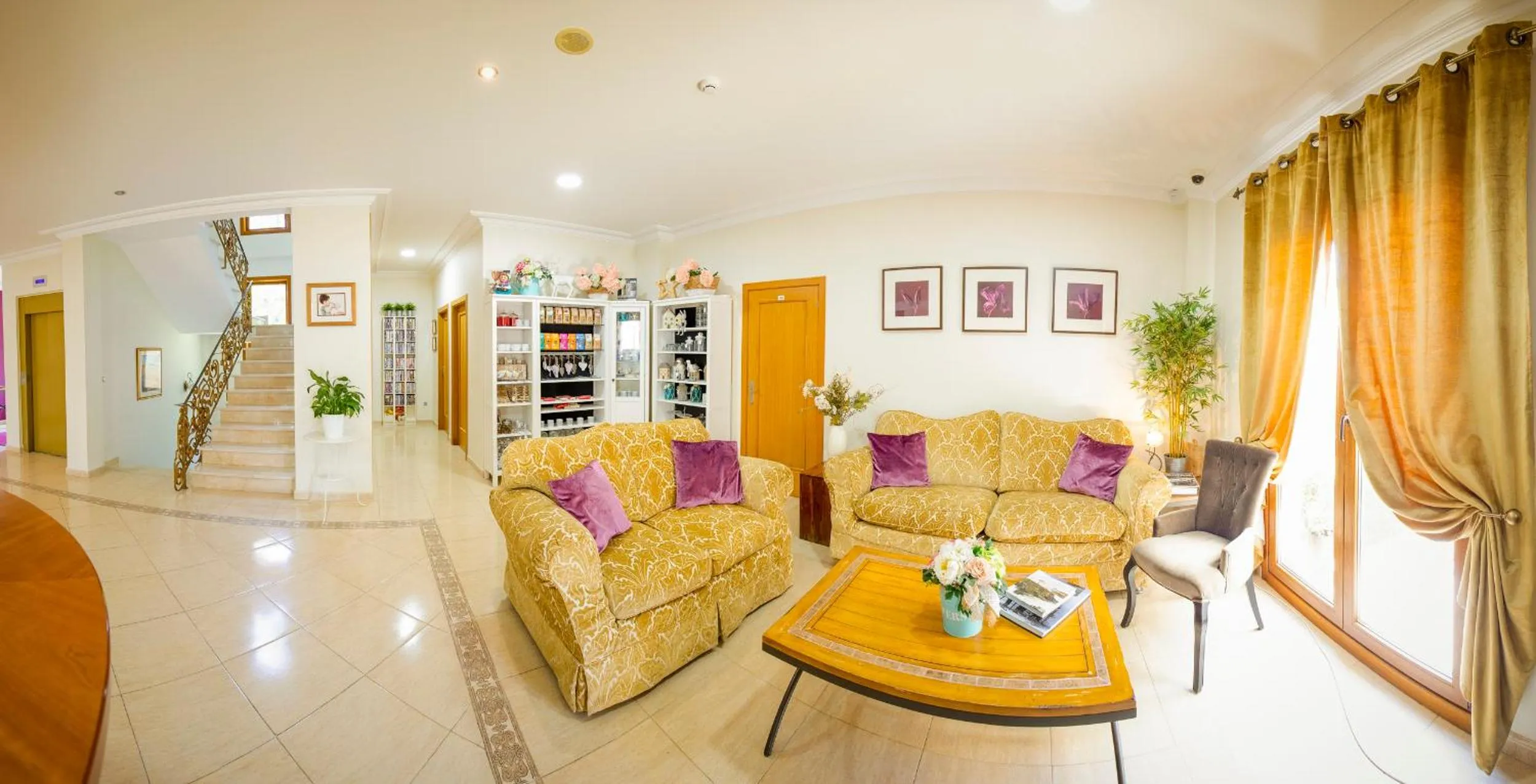 Seating area in Hotel Arce