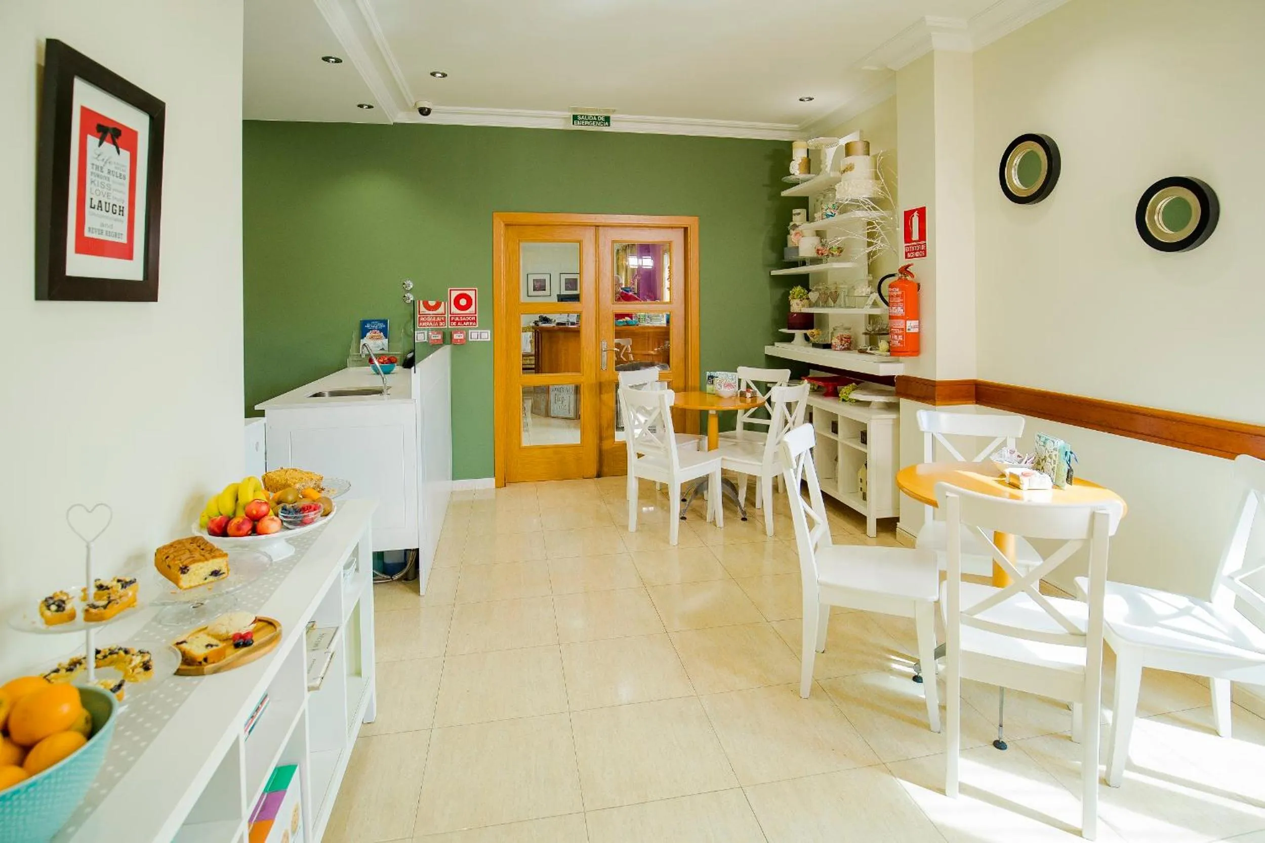 Restaurant/places to eat in Hotel Arce